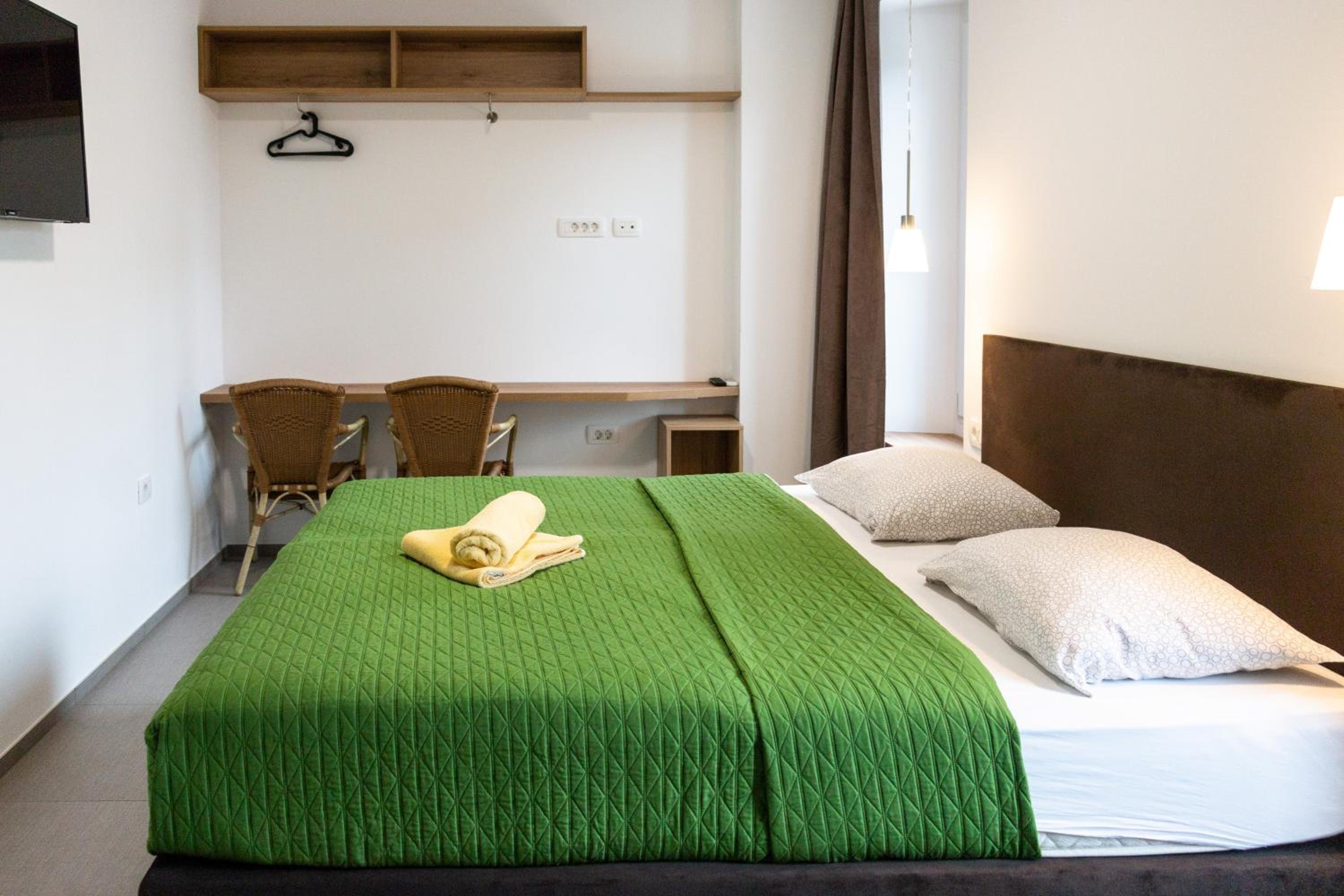 Double Room with Private Bathroom photo 2