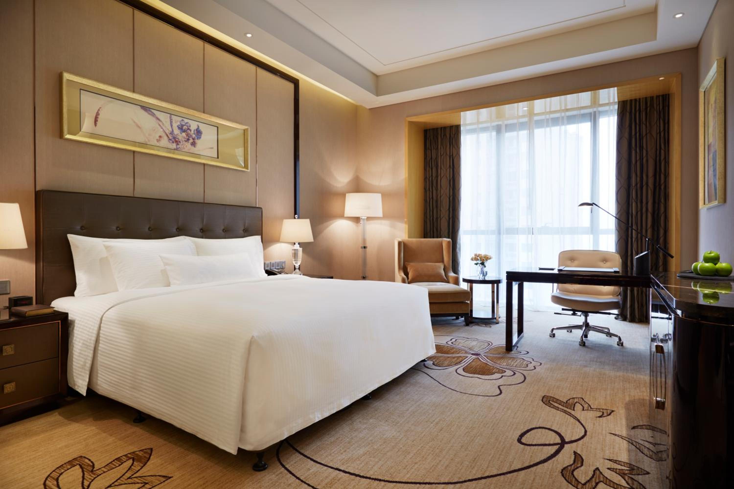 Deluxe King Room - Photo 1