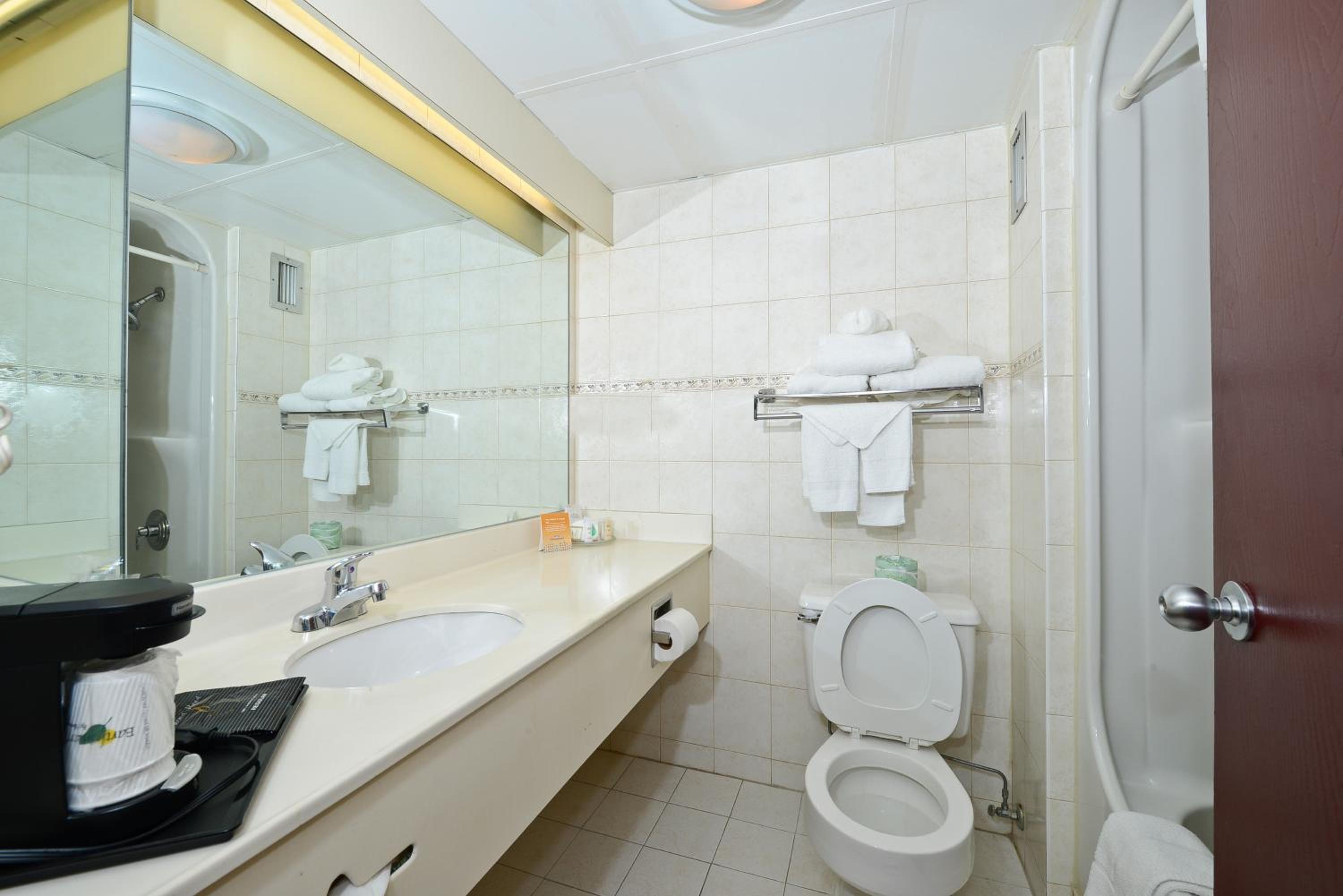King Room - Non-Smoking - Photo 4