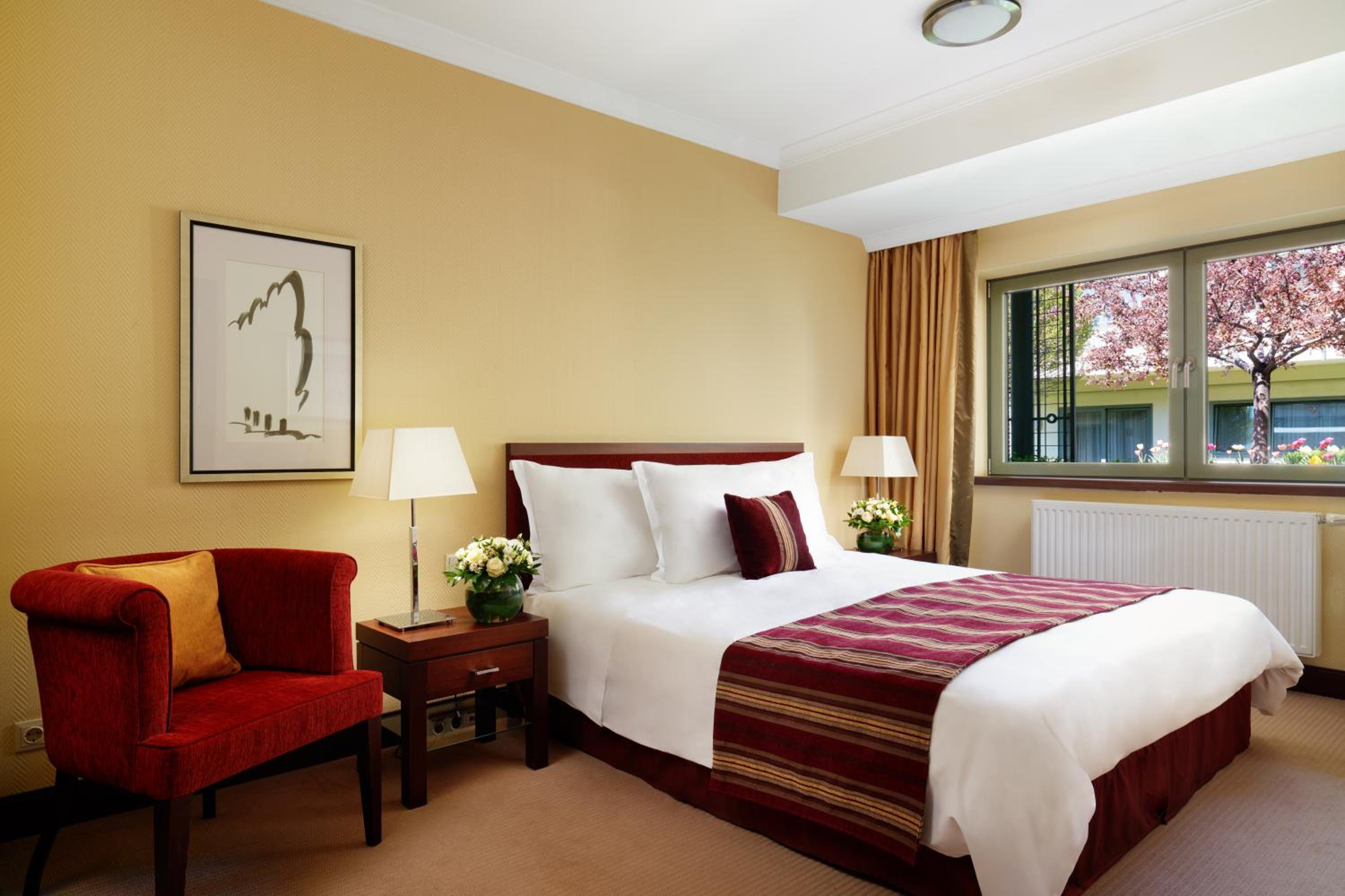 Deluxe Residence with Royal Spa Access