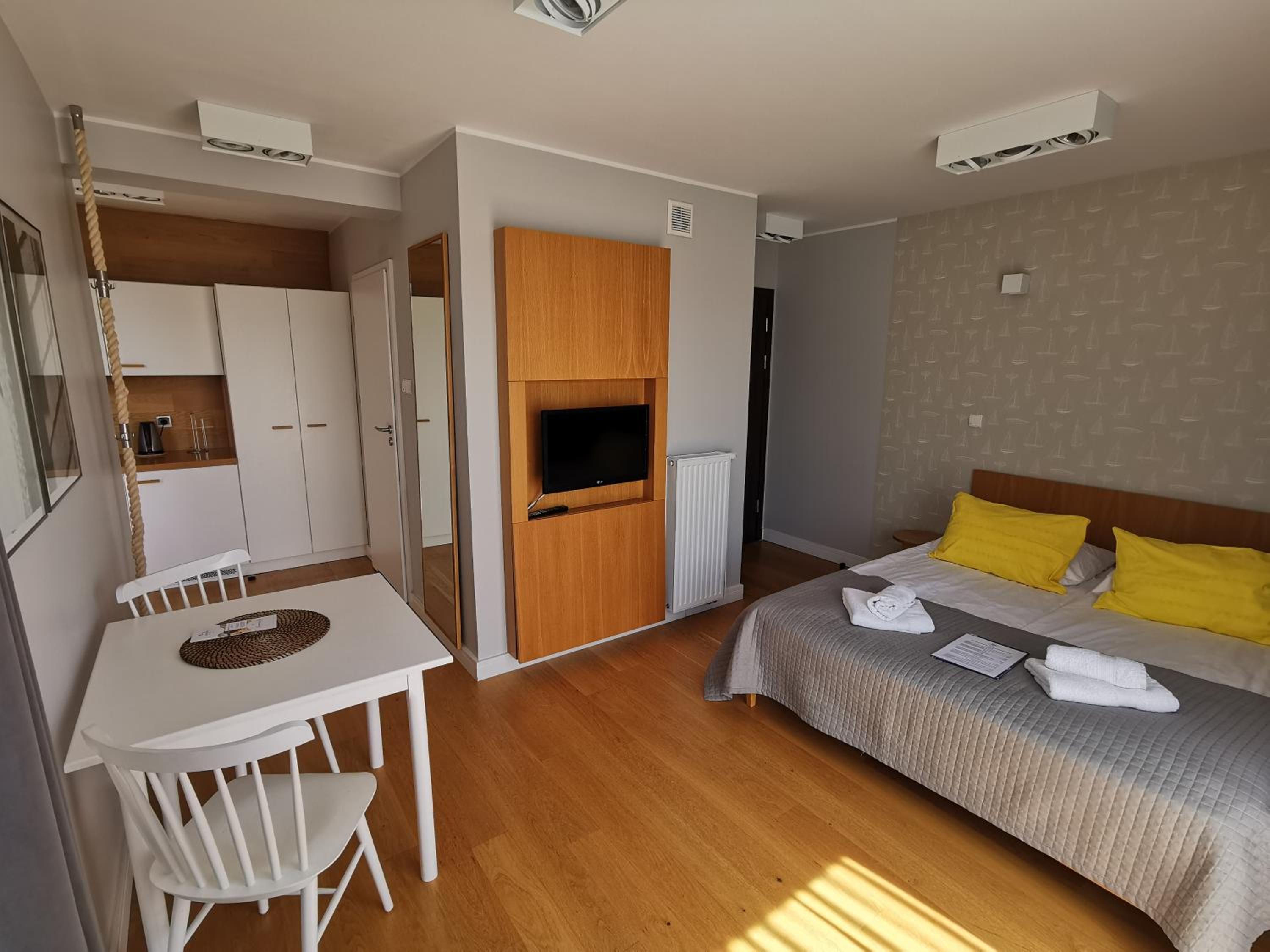Large Double Room - Photo 2