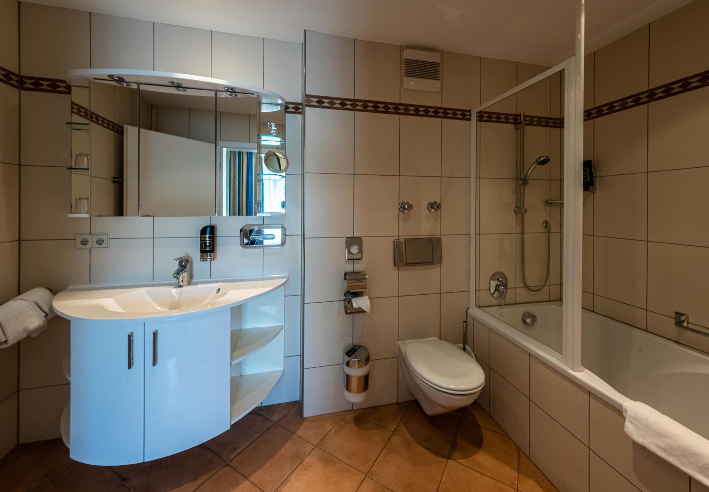 Standard Suite - Photo 2