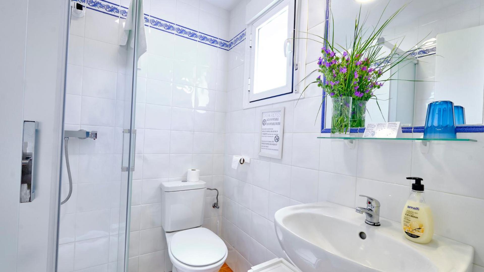 Double Room with Sea View - Photo 8