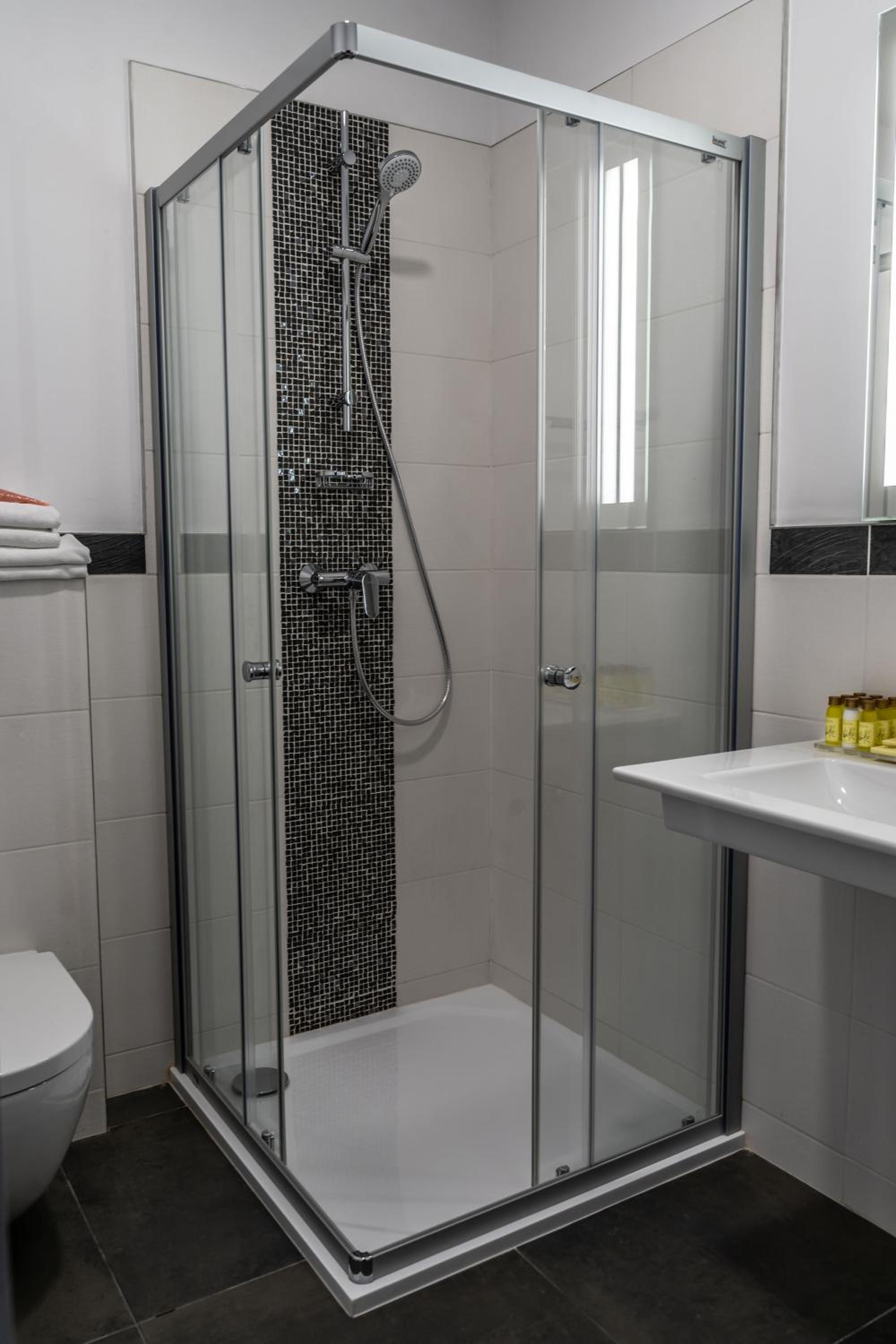 Double or Twin Room photo 3