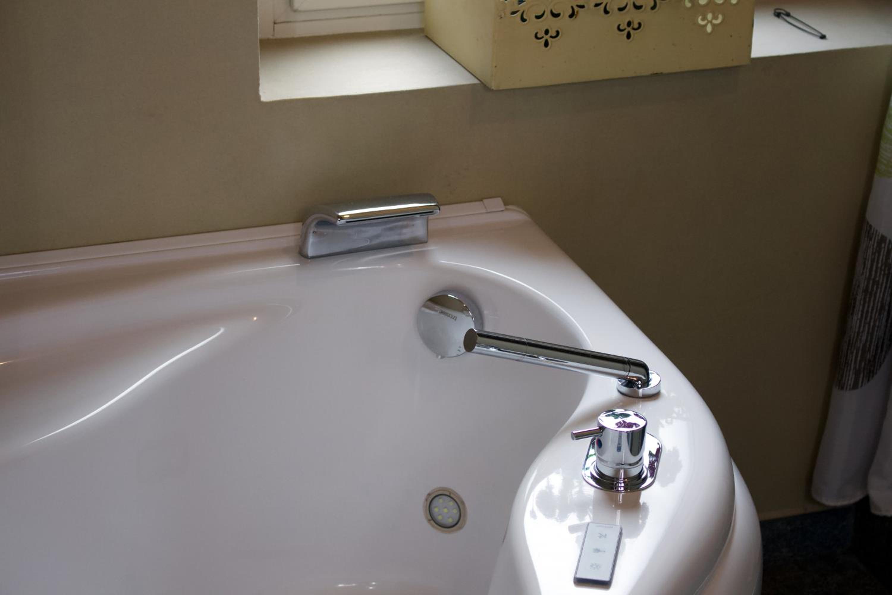 Double Room with Hot Tub photo 2