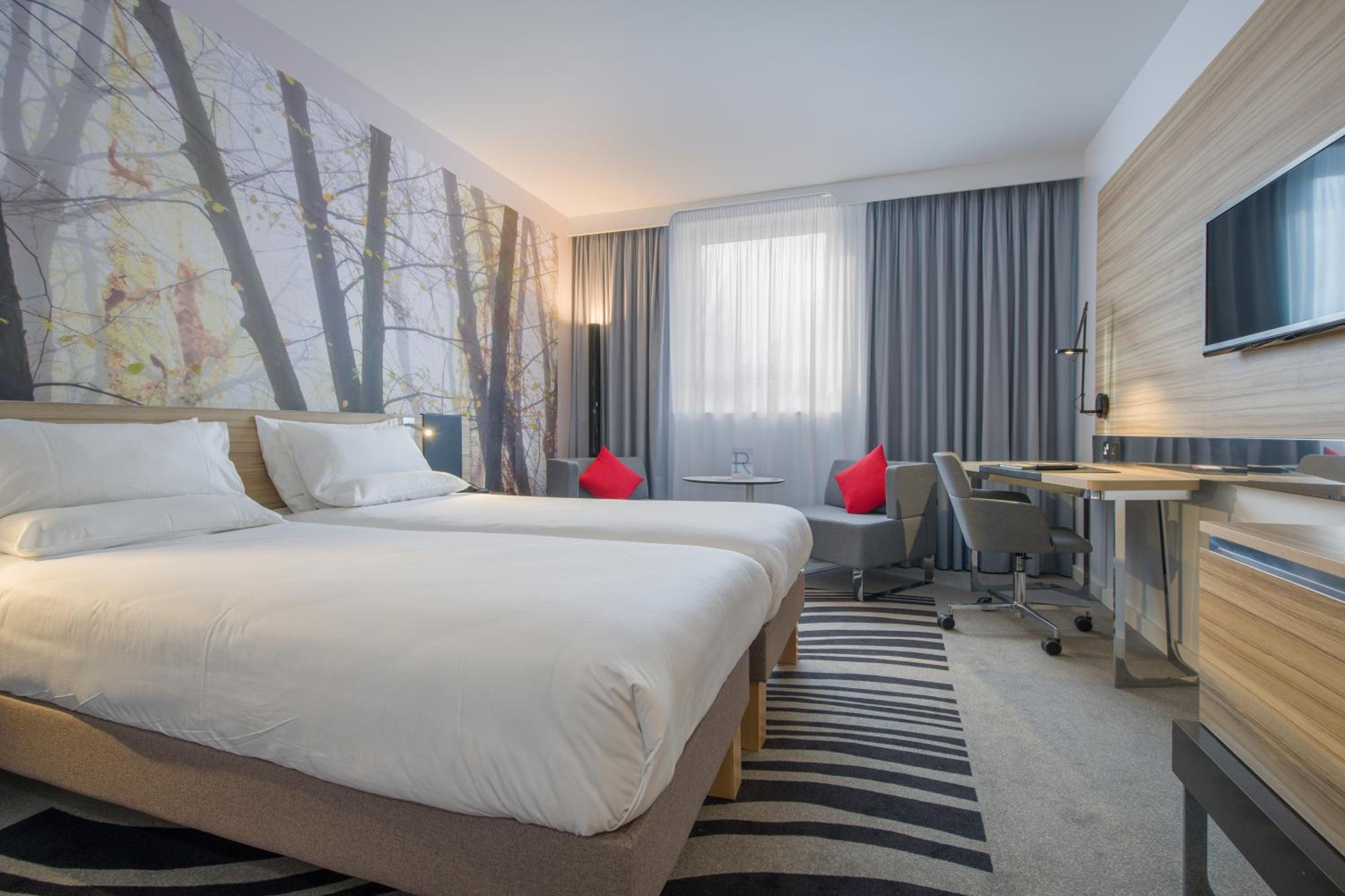 Superior Twin Room with Sofa Bed - Photo 10