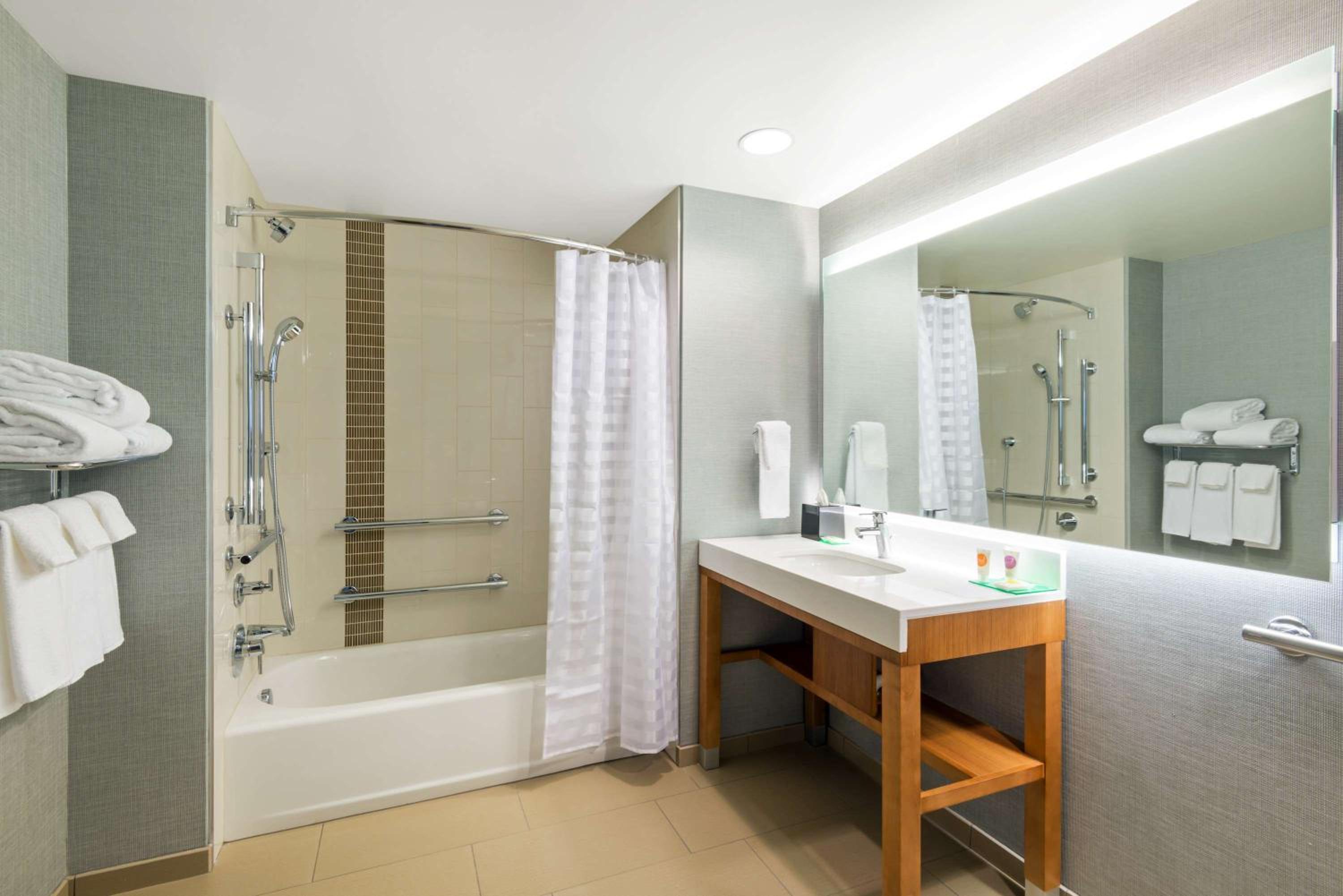 King Room with Accessible Tub - Disability Access