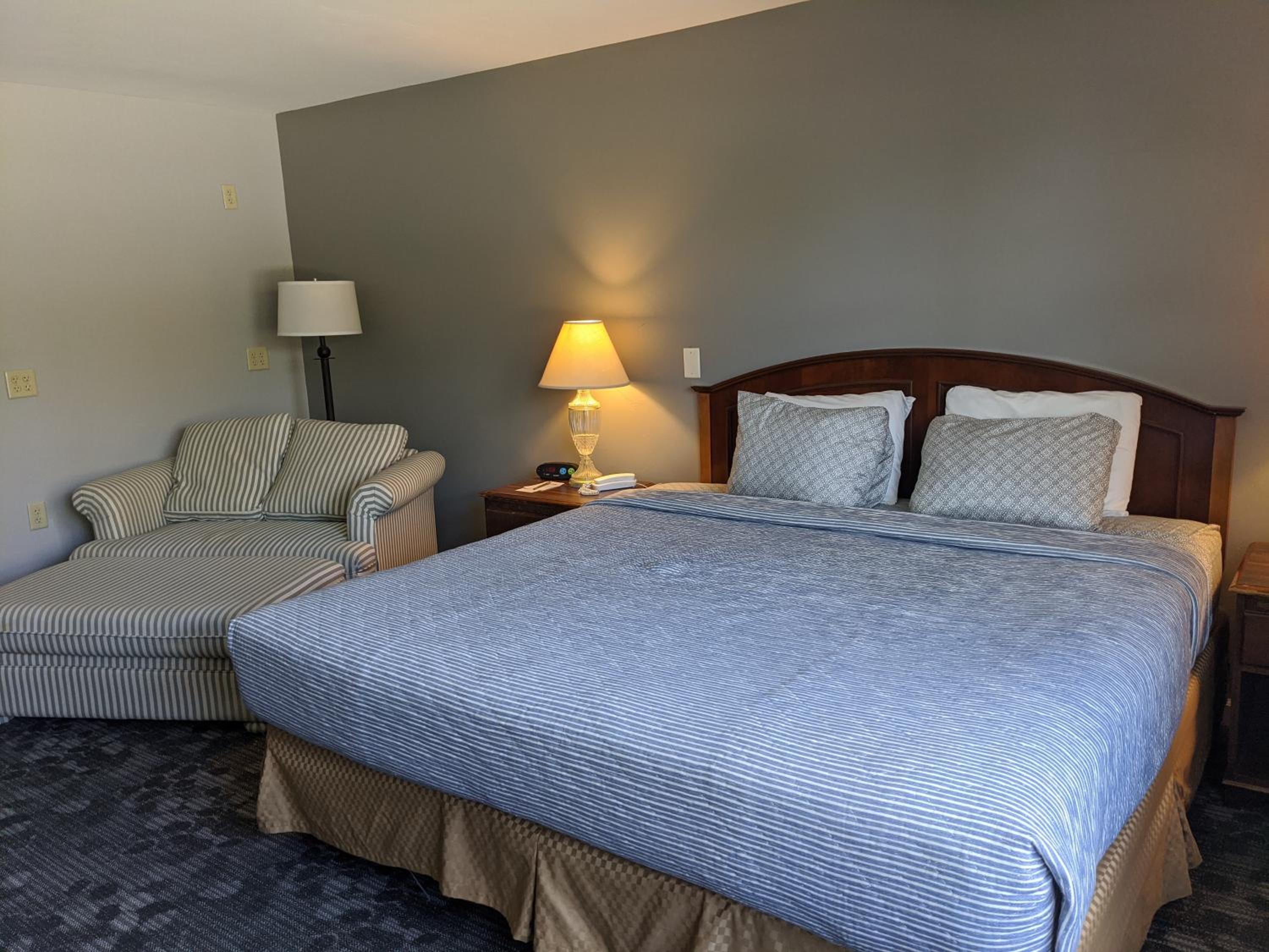 Deluxe King Room photo 1