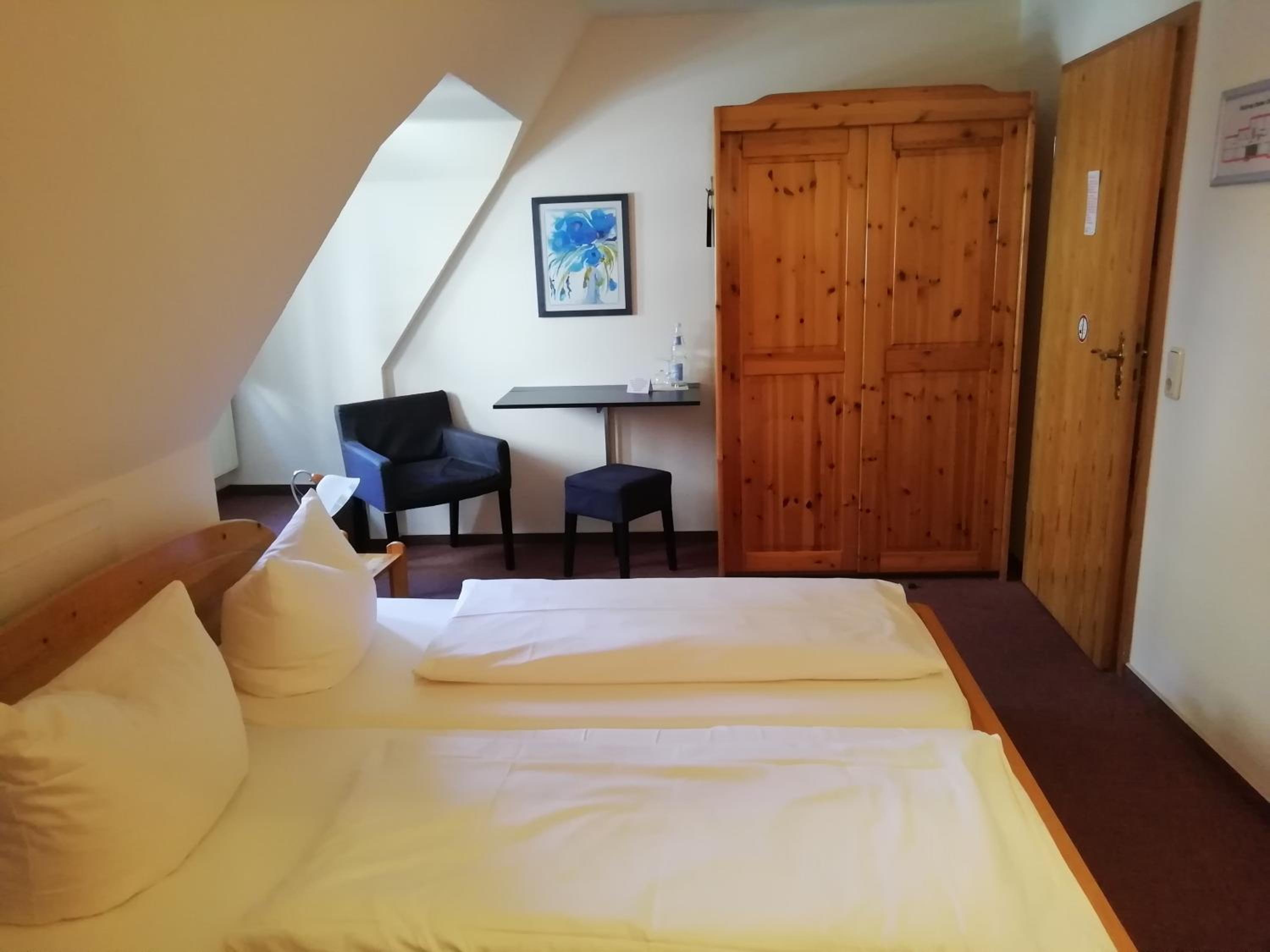 Double Room - Photo 12