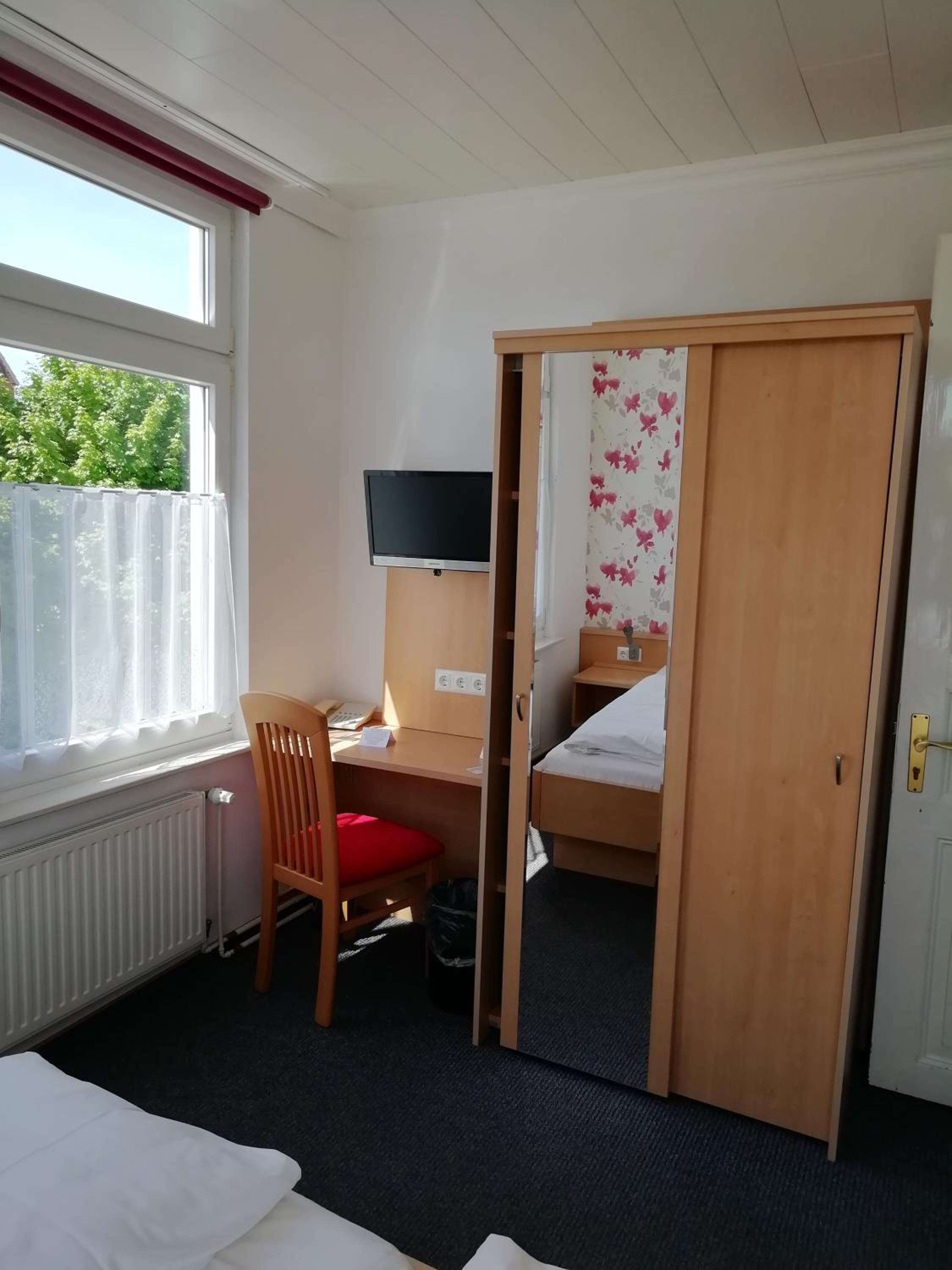 Double Room - Photo 11