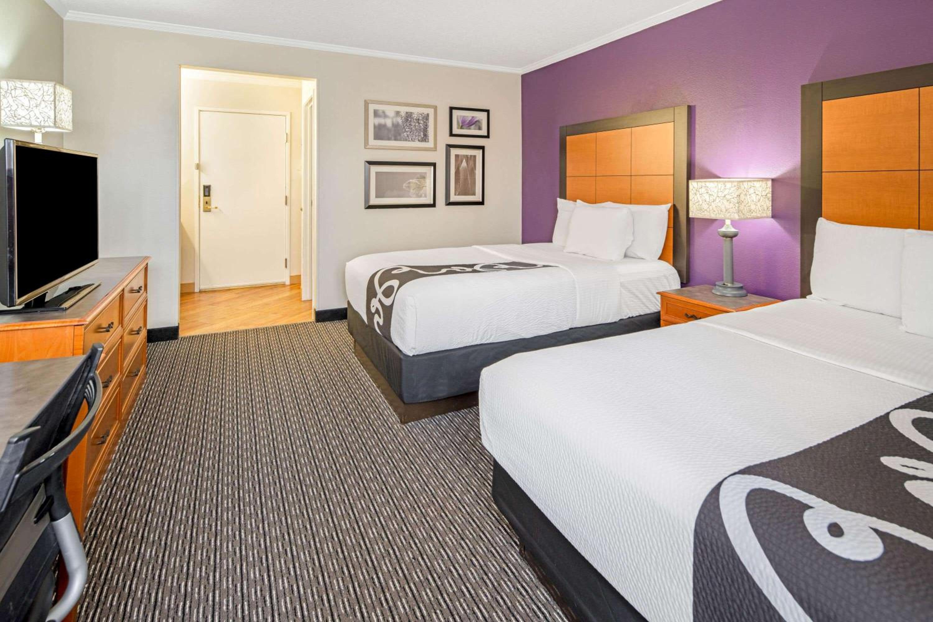 Double Room With Two Double Beds - Photo 8