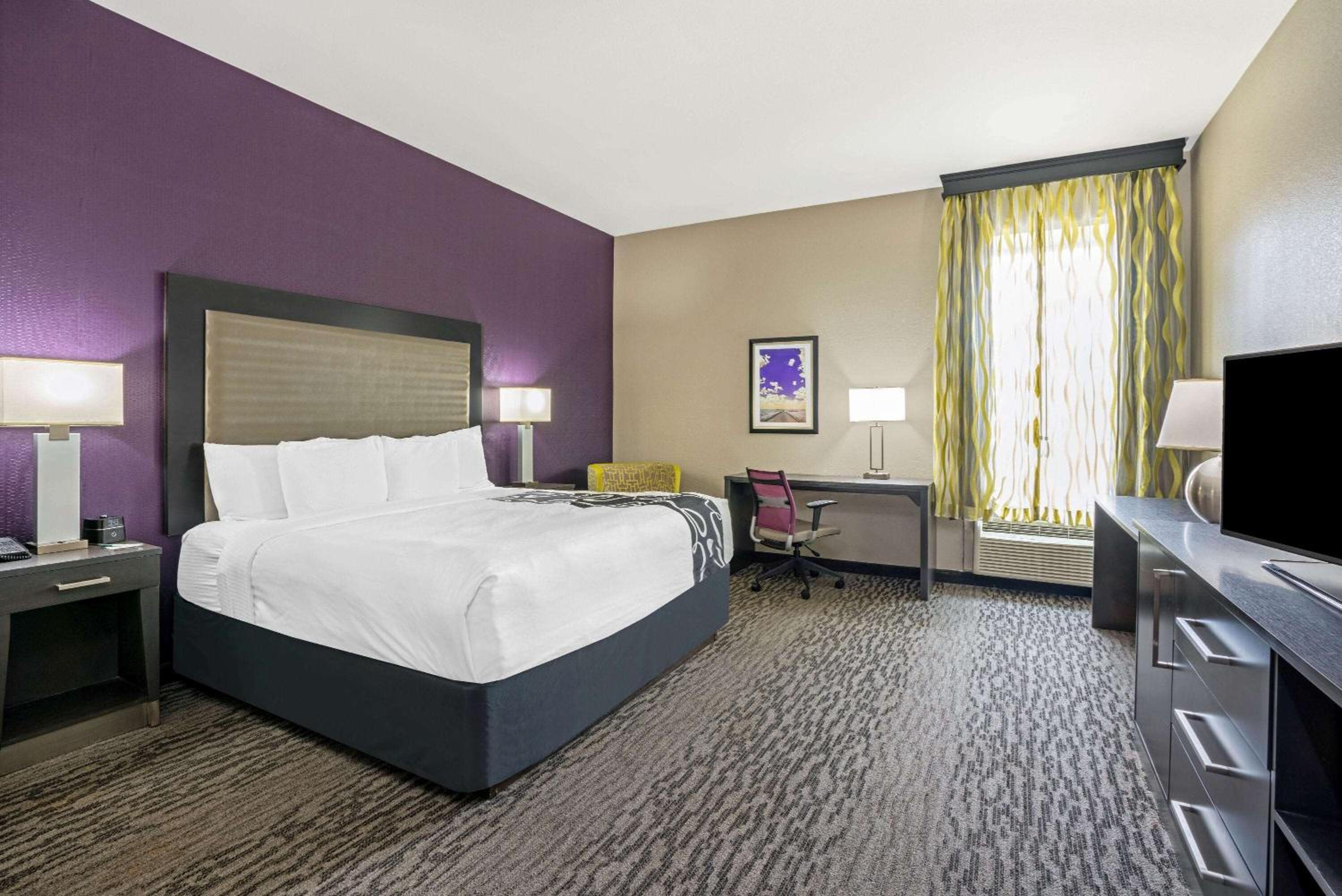 King Room with Roll-In Shower - Mobility/Hearing Accessible - Non-Smoking photo 3