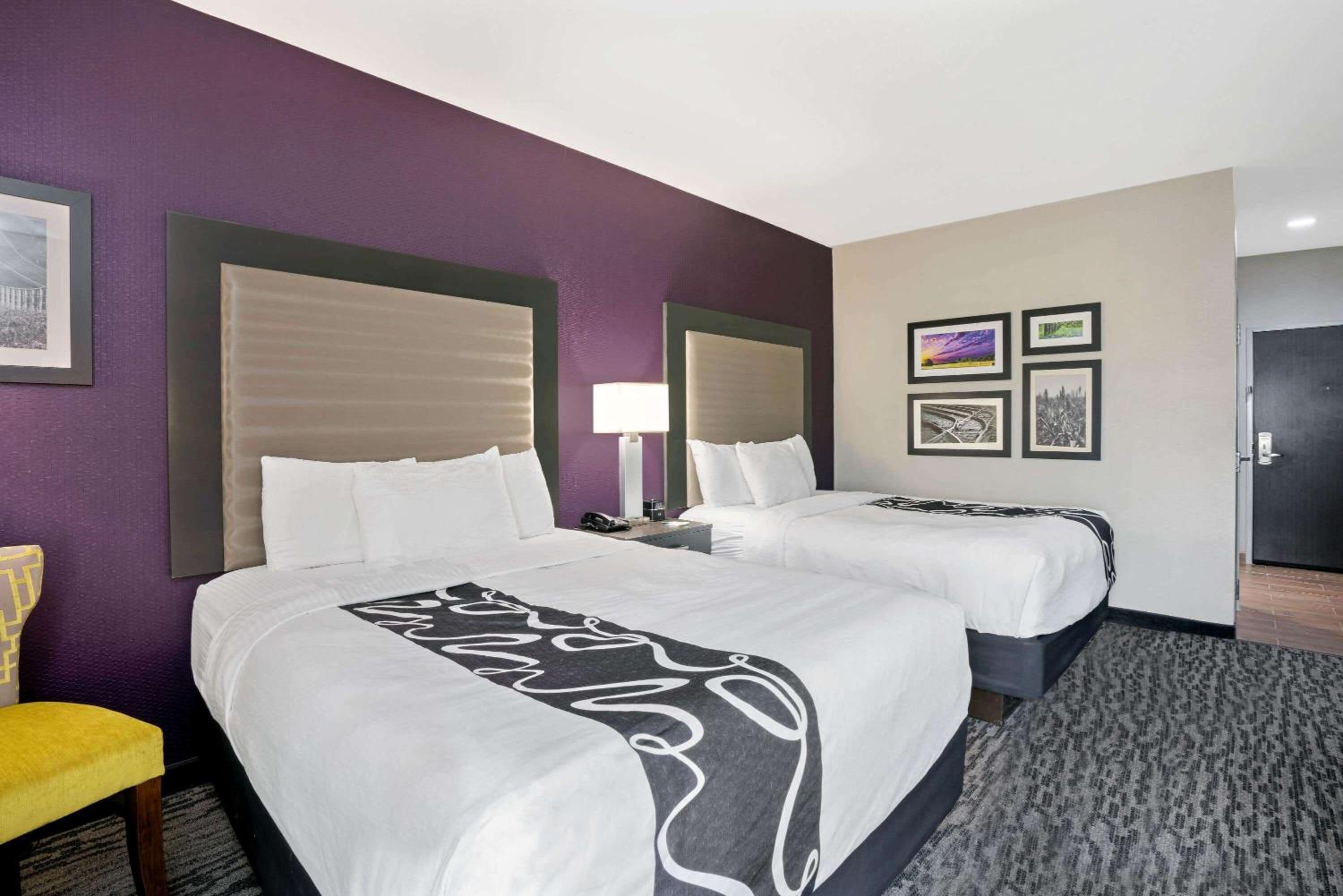 Queen Room with Two Queen Beds and Roll-In Shower - Mobility/Hearing Accessible - Non-Smoking photo 3