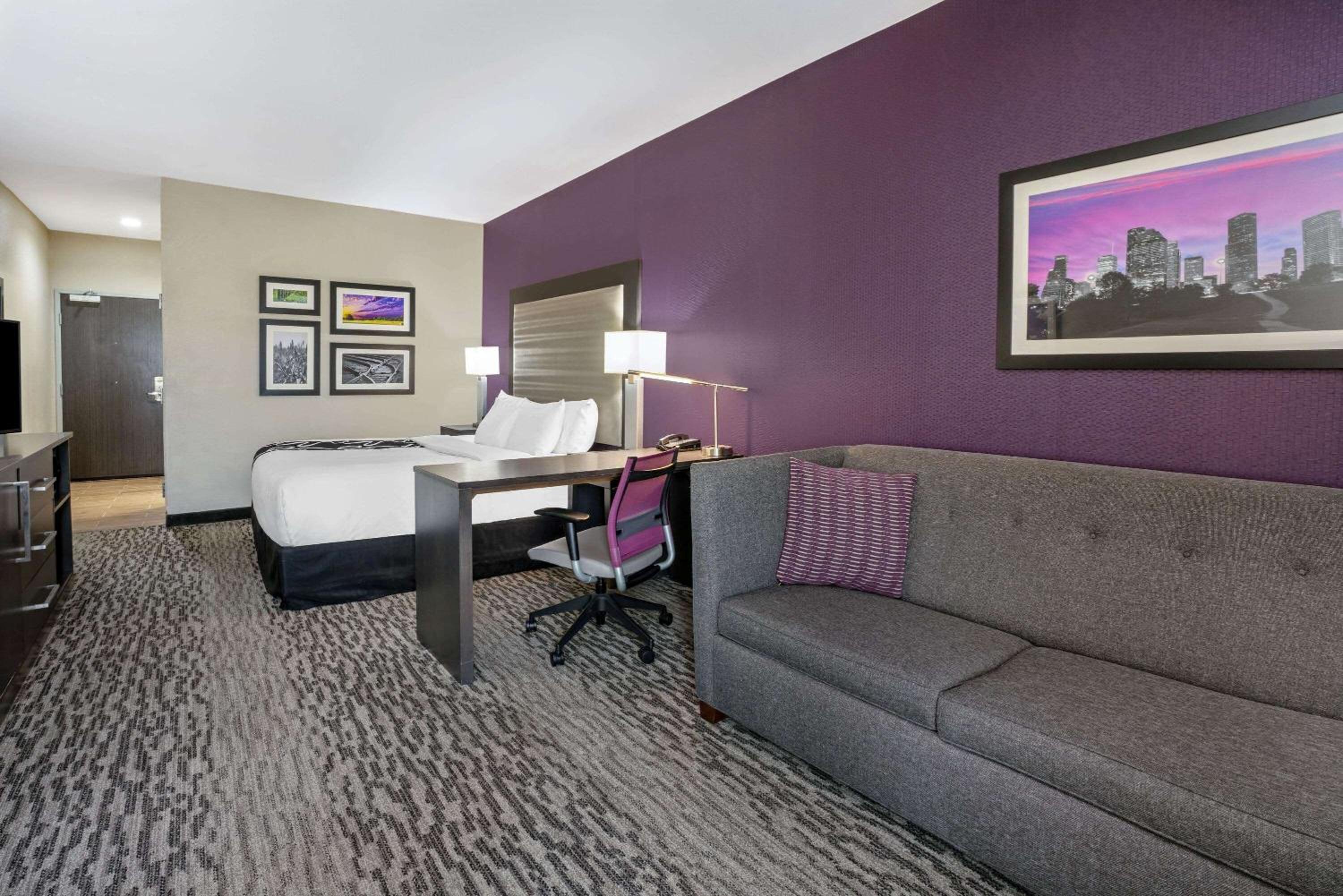 King Room with One King Bed and Bath Tub with Grab Bars - Mobility/Hearing Accessible - Non-Smoking photo 2