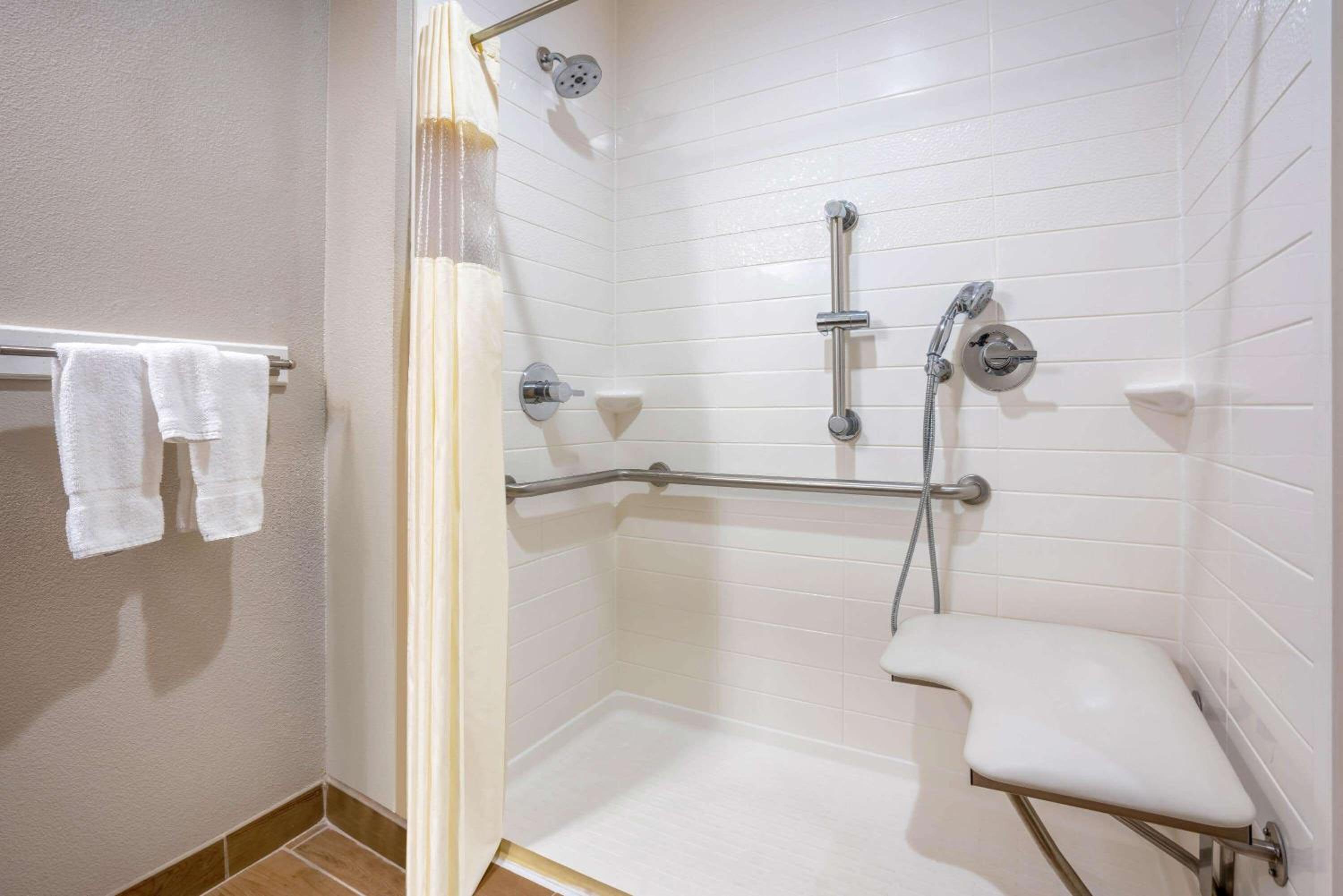 King Room with Roll-In Shower - Mobility/Hearing Accessible - Non-Smoking photo 2