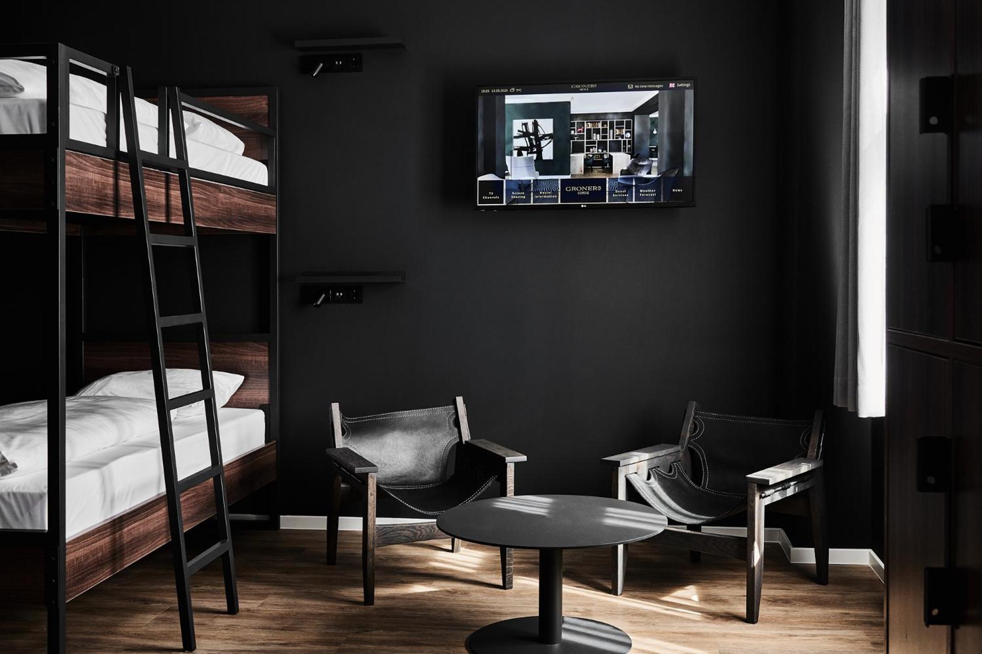 6-Bed Room - Photo 6