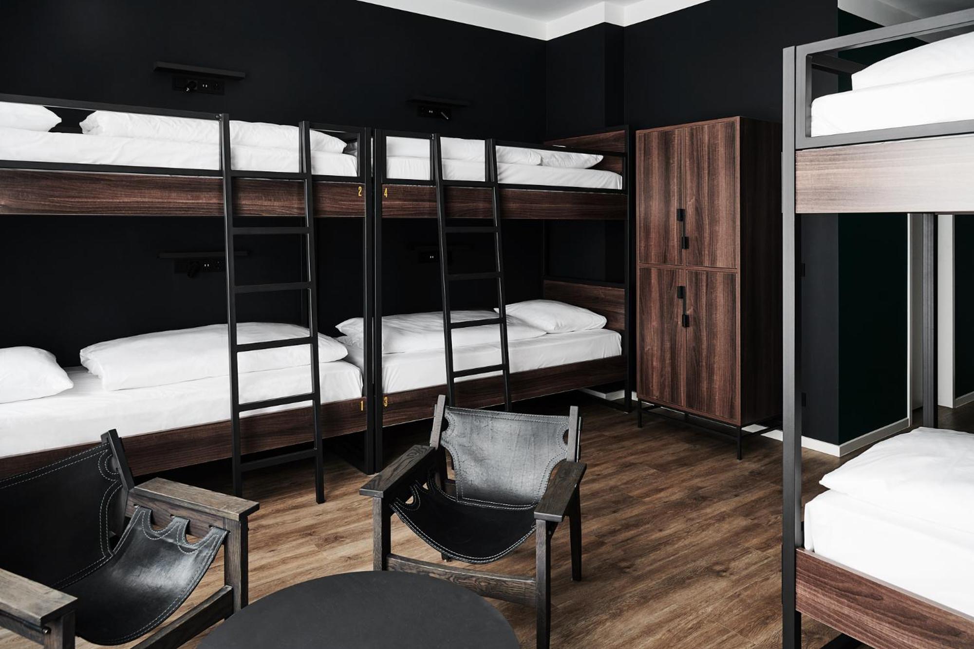 6-Bed Room - Photo 4