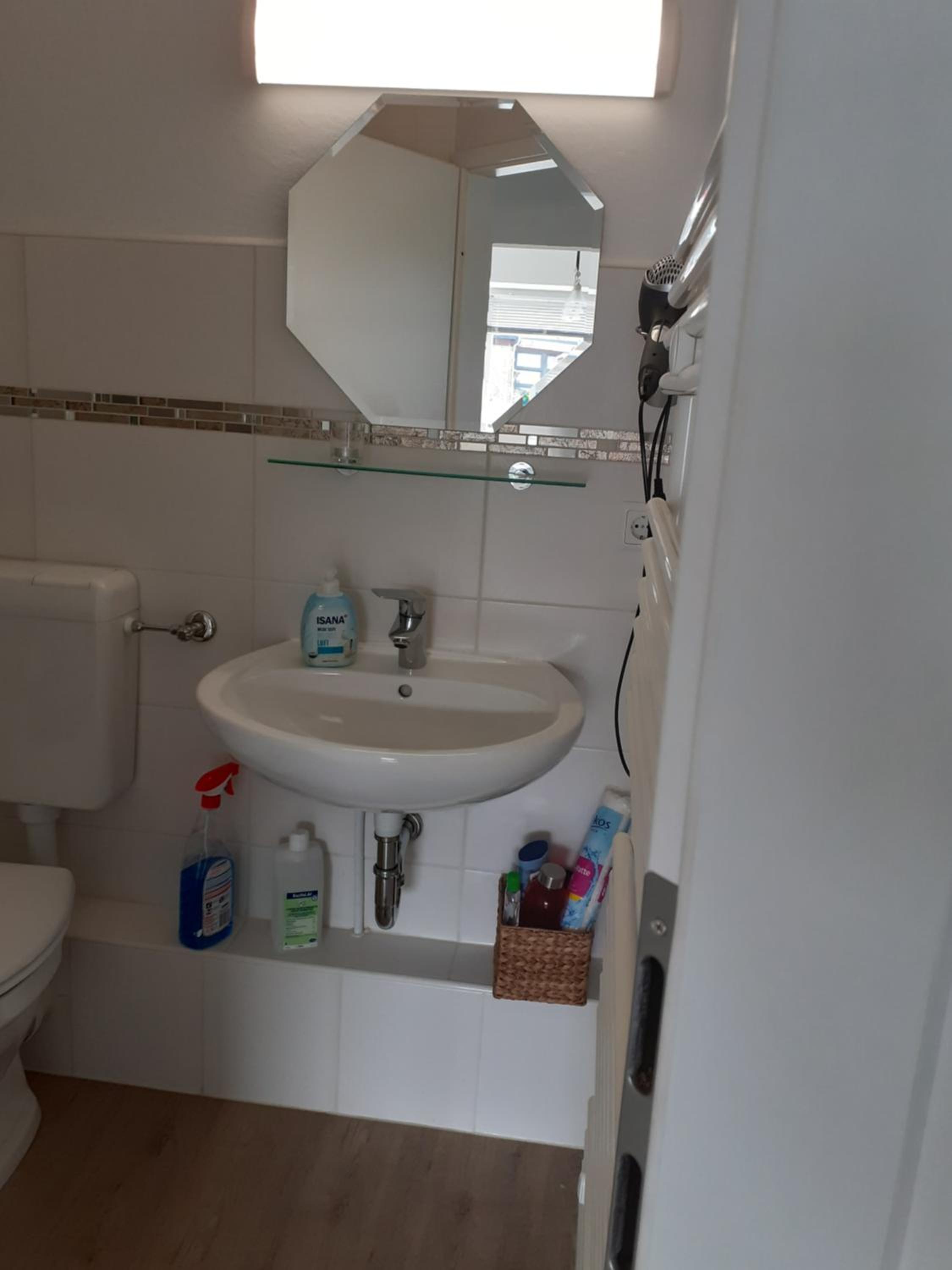 One-Bedroom Apartment - Photo 9