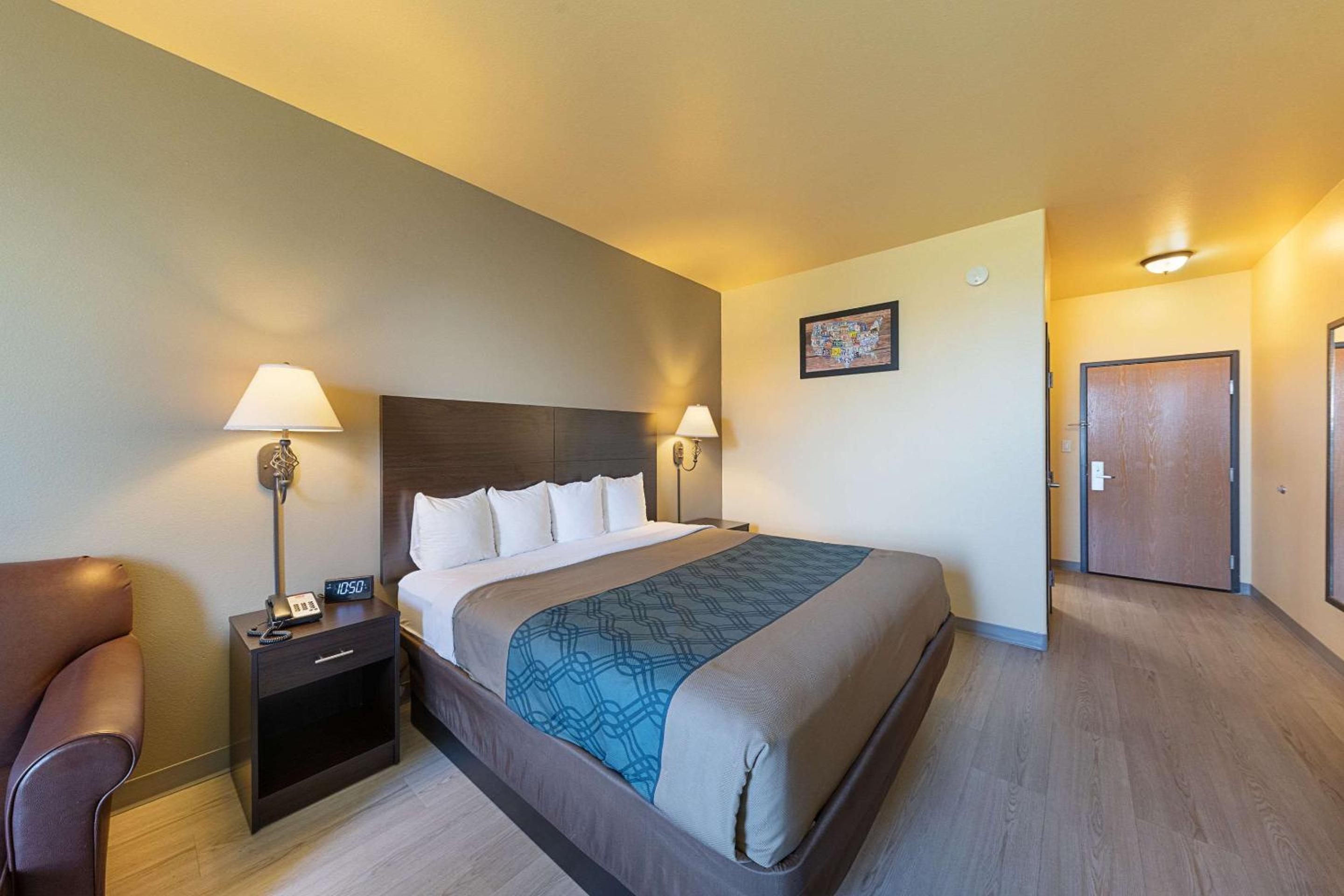 King Room - Non-Smoking - Photo 1