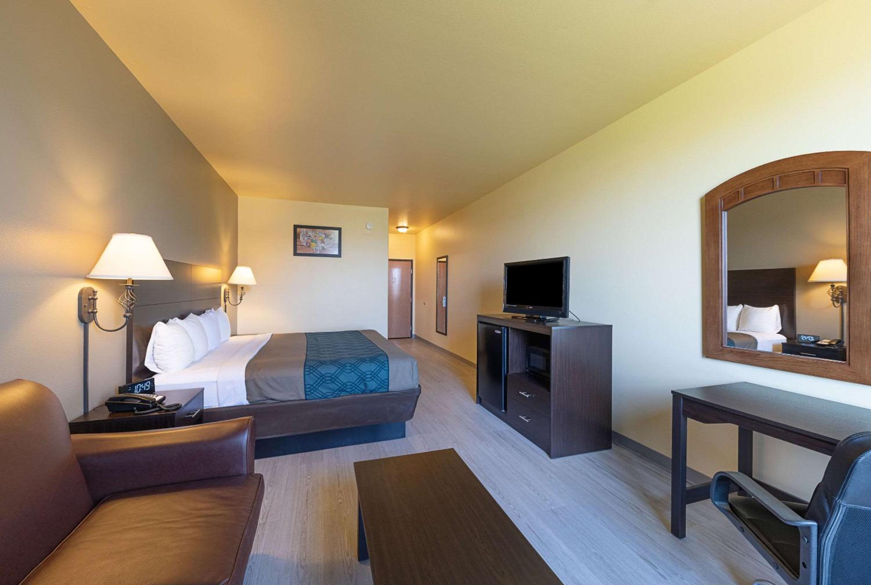 King Room - Non-Smoking - Photo 3