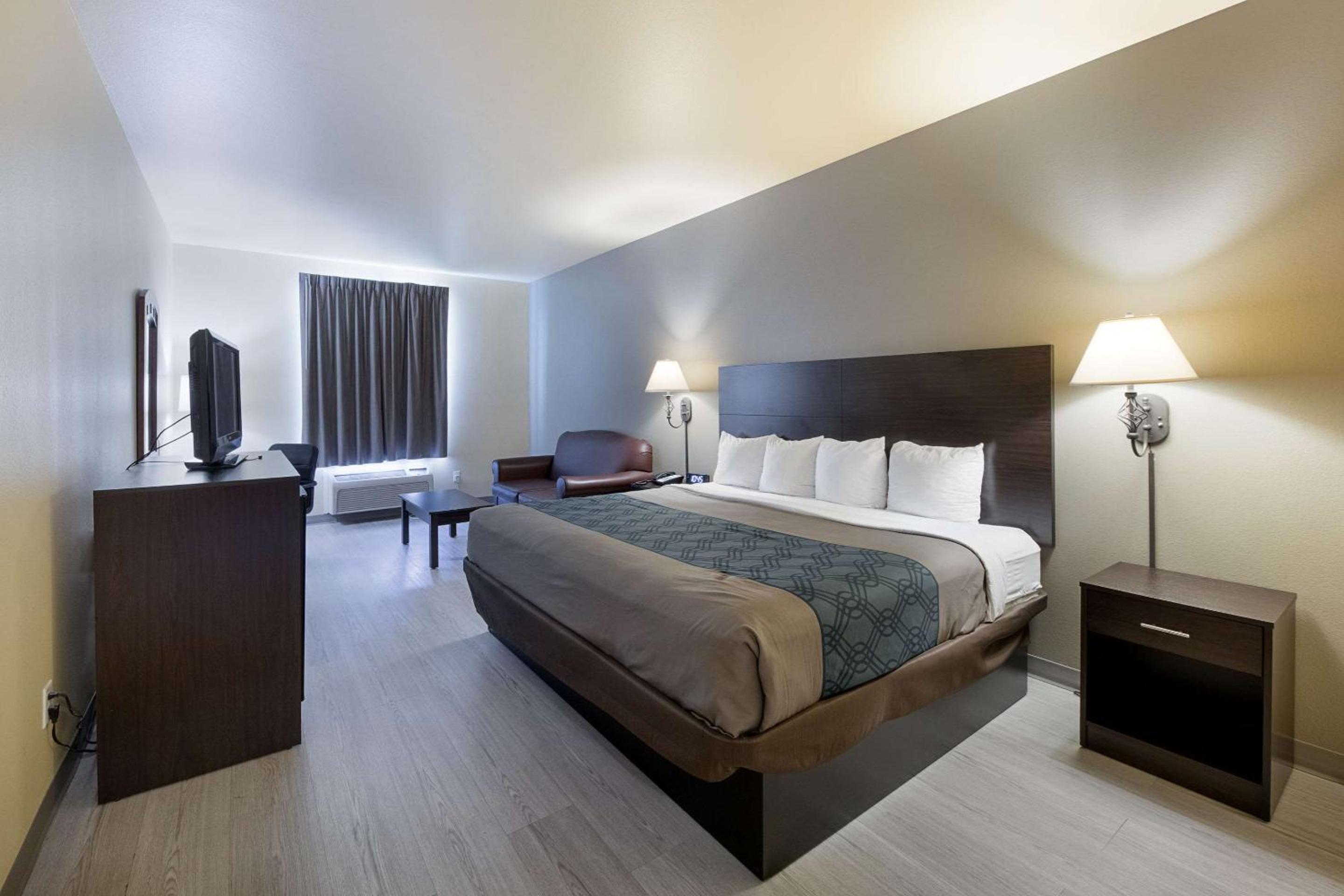 King Room - Non-Smoking - Photo 2