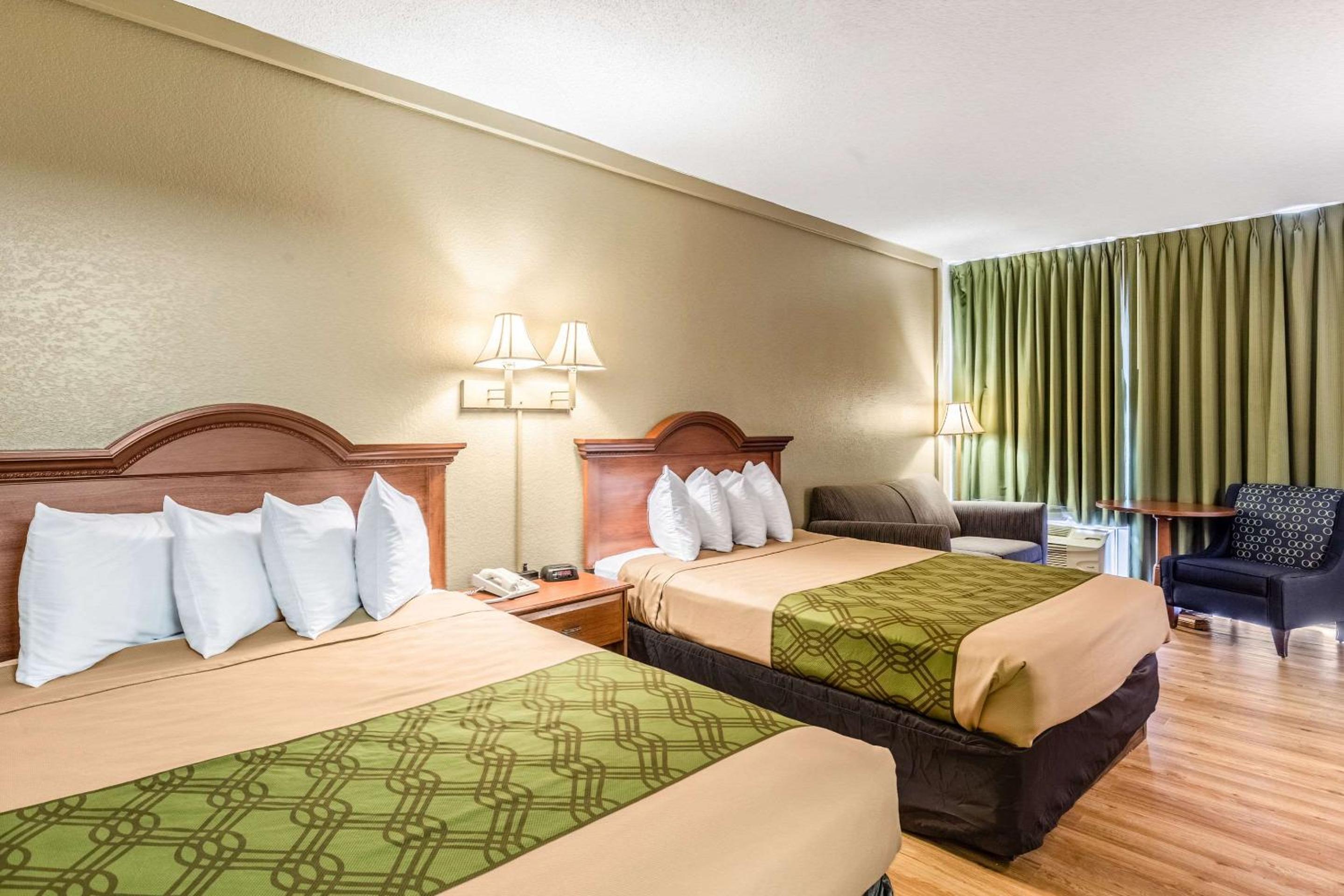Deluxe Queen Room with Two Queen Beds - Photo 3