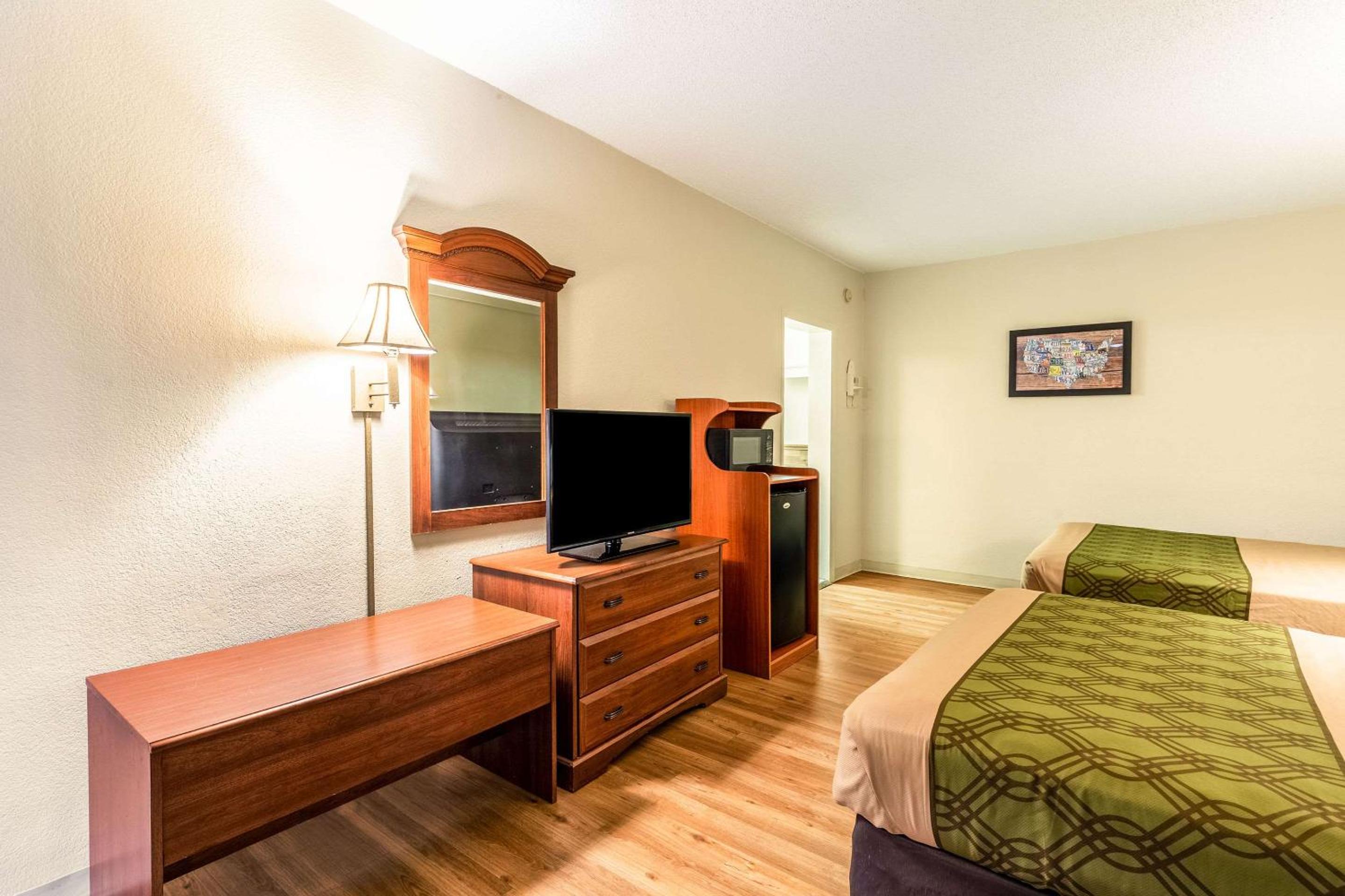 Deluxe Queen Room with Two Queen Beds - Photo 2