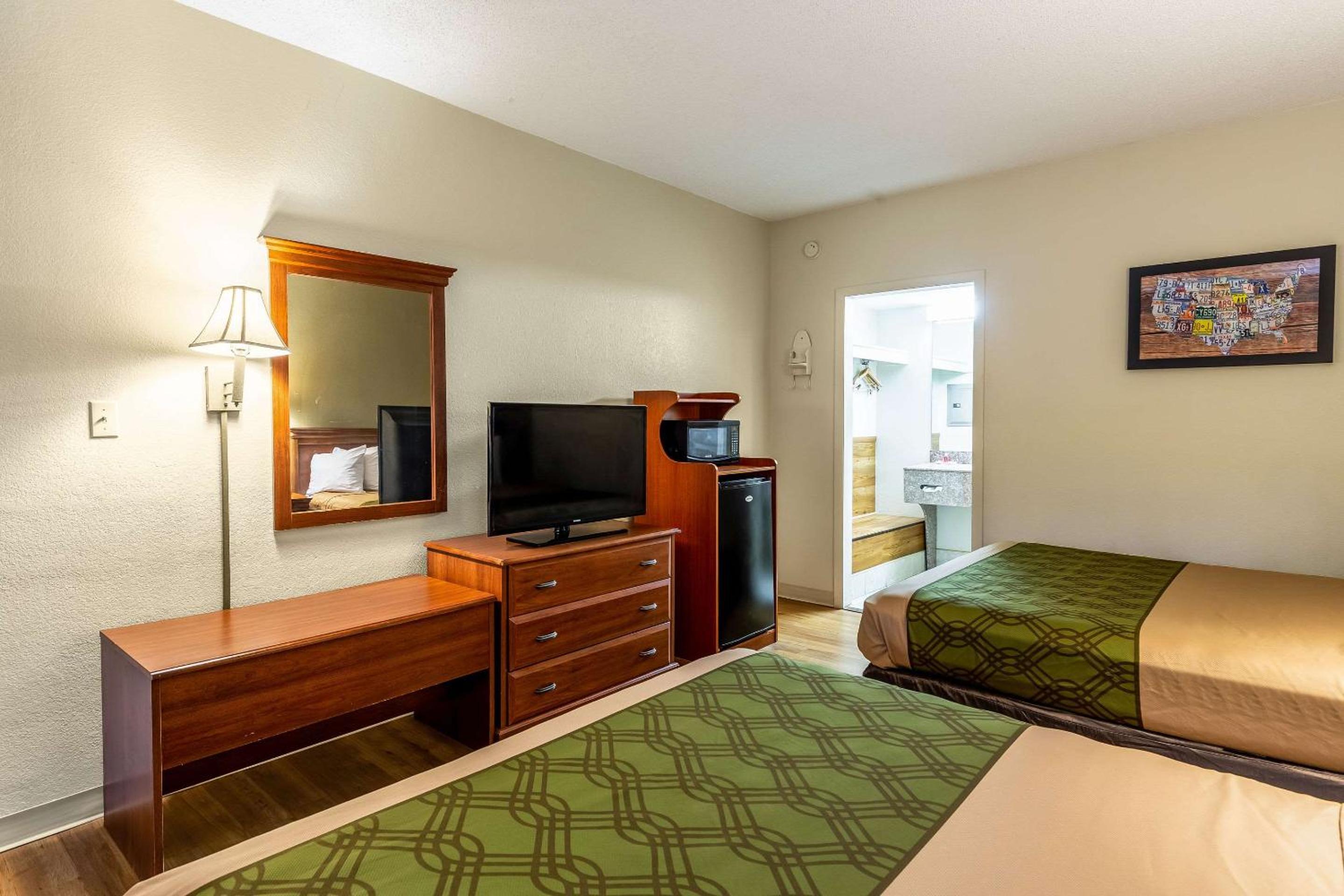 Queen Room with Two Queen Beds - Photo 1