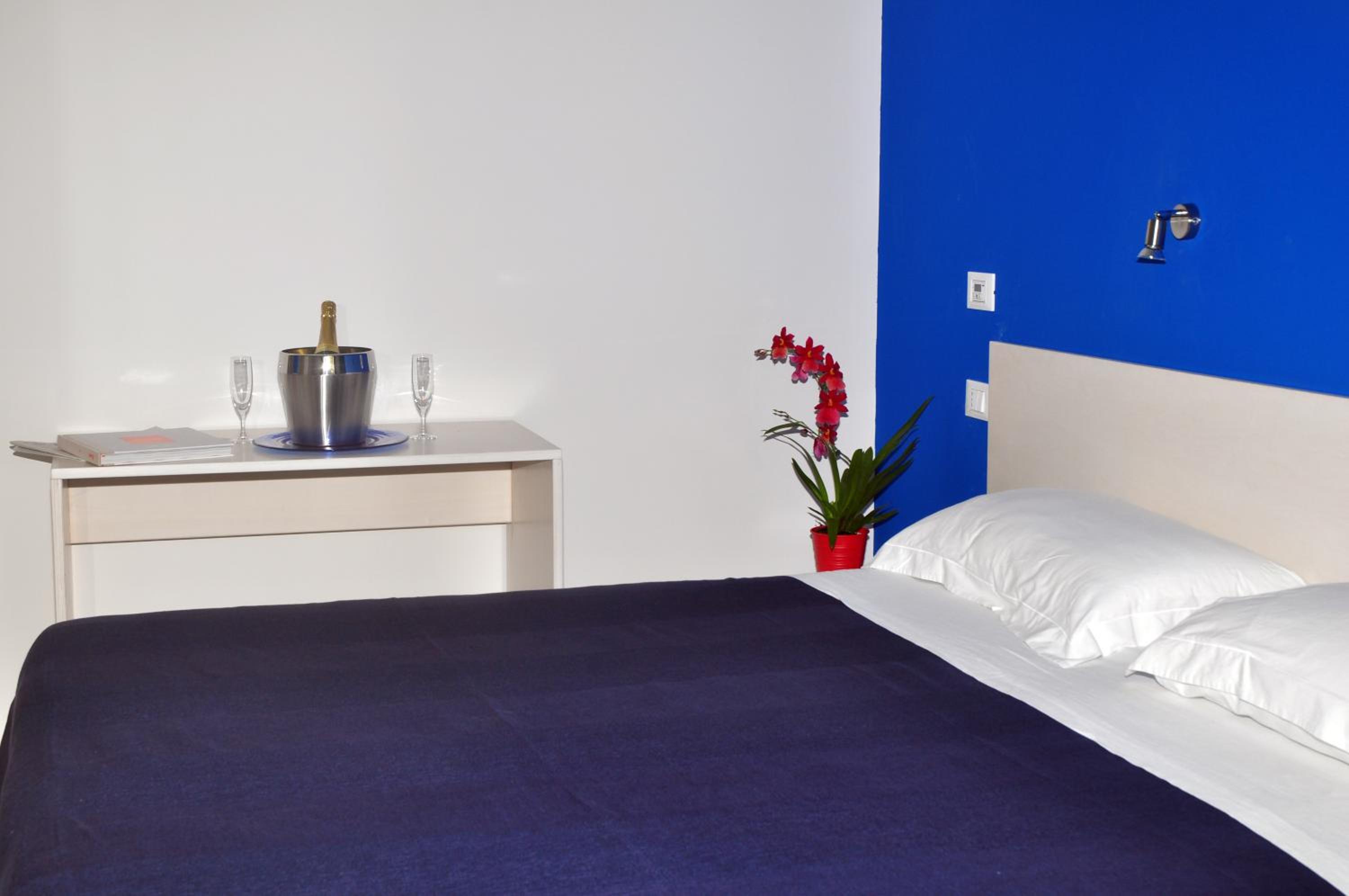Double Room with Balcony - Photo 1