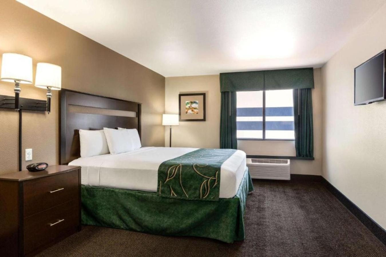 King Room - Mobility Access/Non-Smoking photo 2