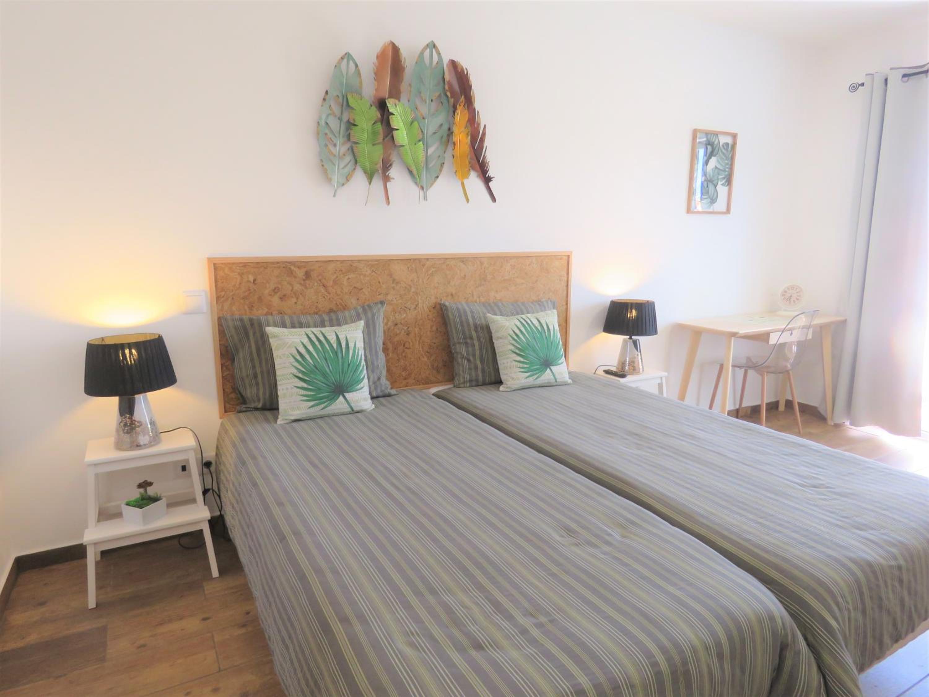 Standard Twin Room with Sofa - Photo 1