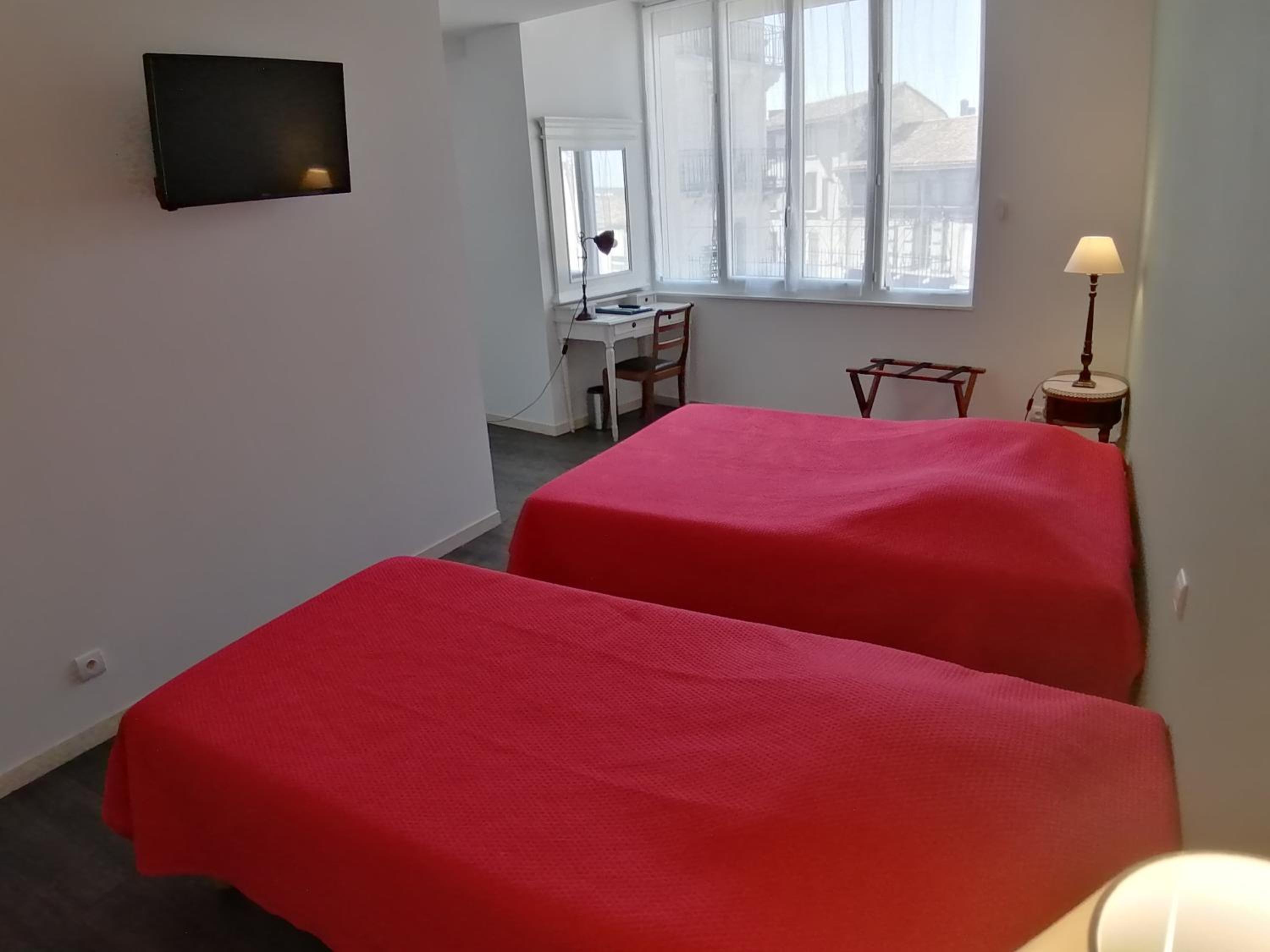 Family Room (3 Adults)
