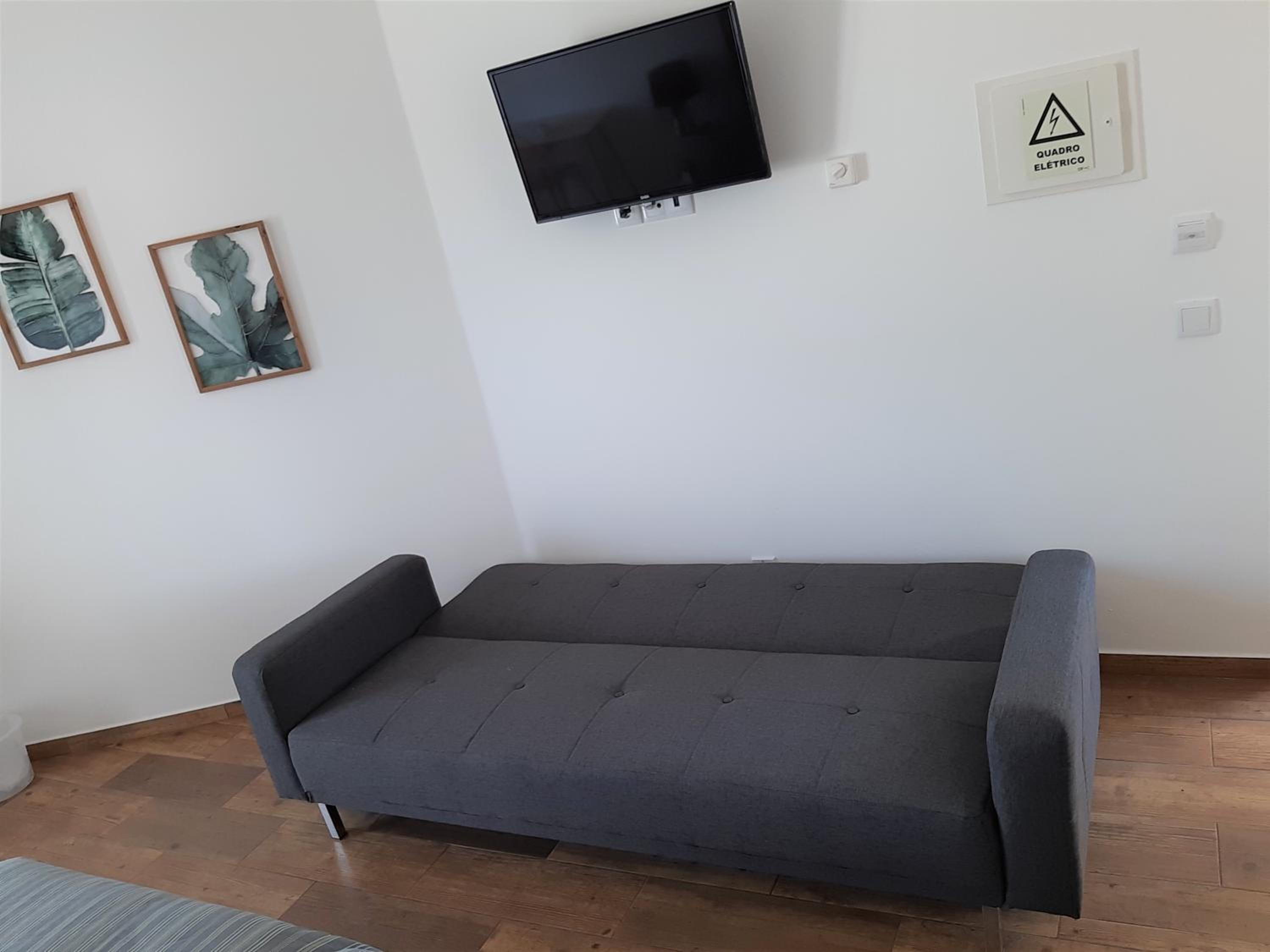 Standard Twin Room with Sofa - Photo 6