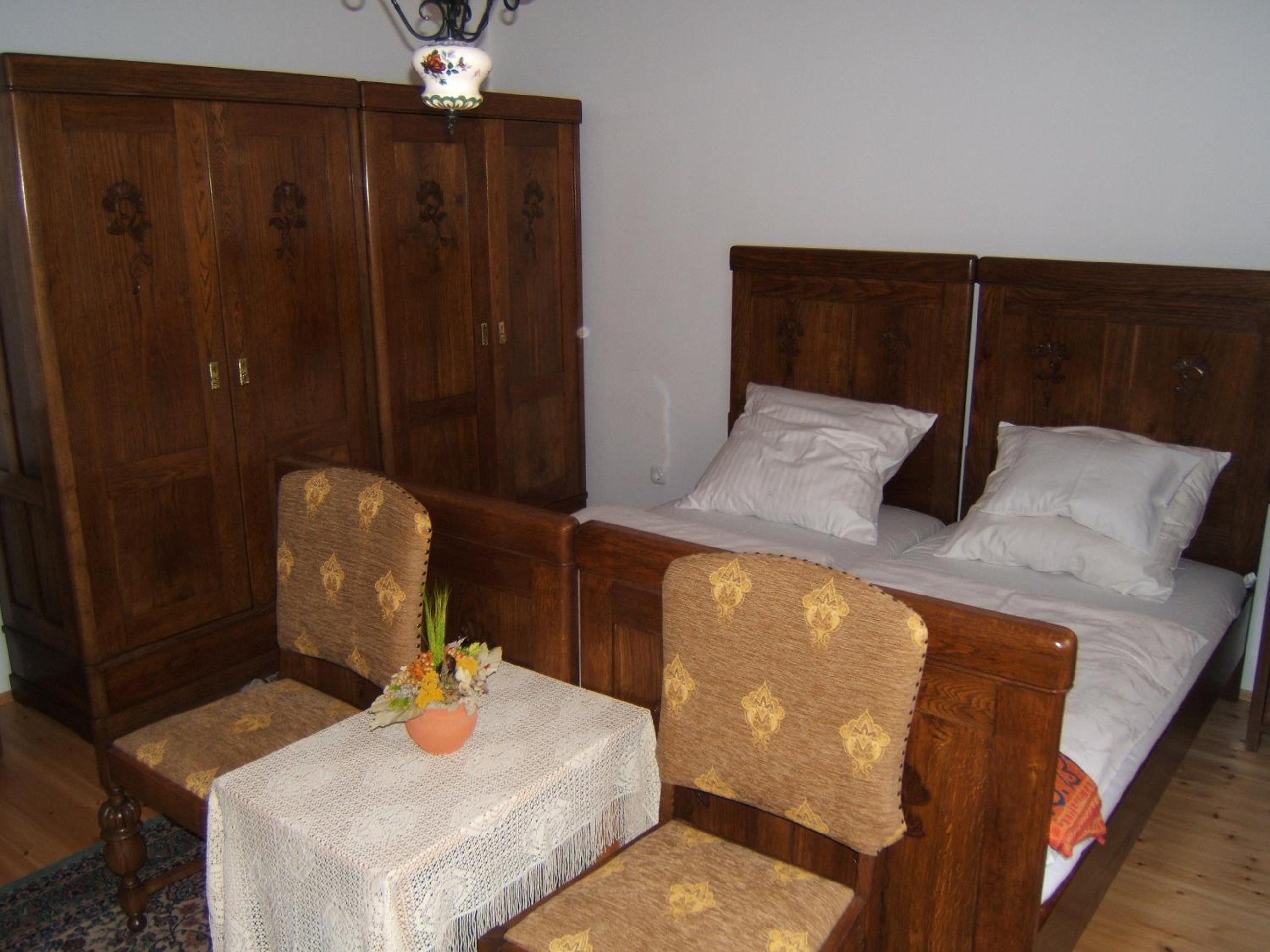 Double or Twin Room with Bathroom - Photo 7