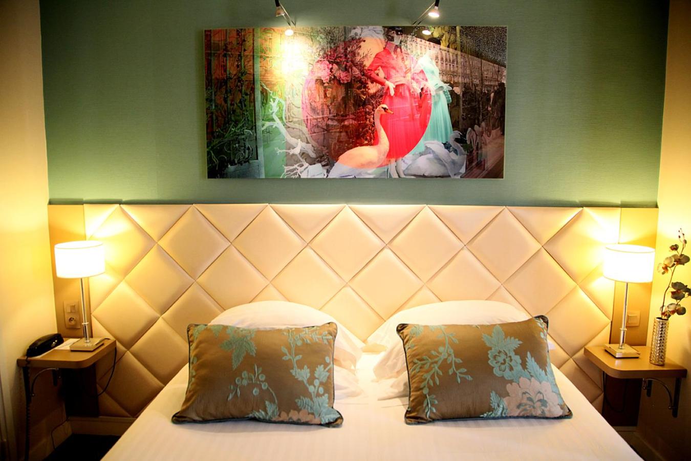 Superior Queen Room thumbnail 5