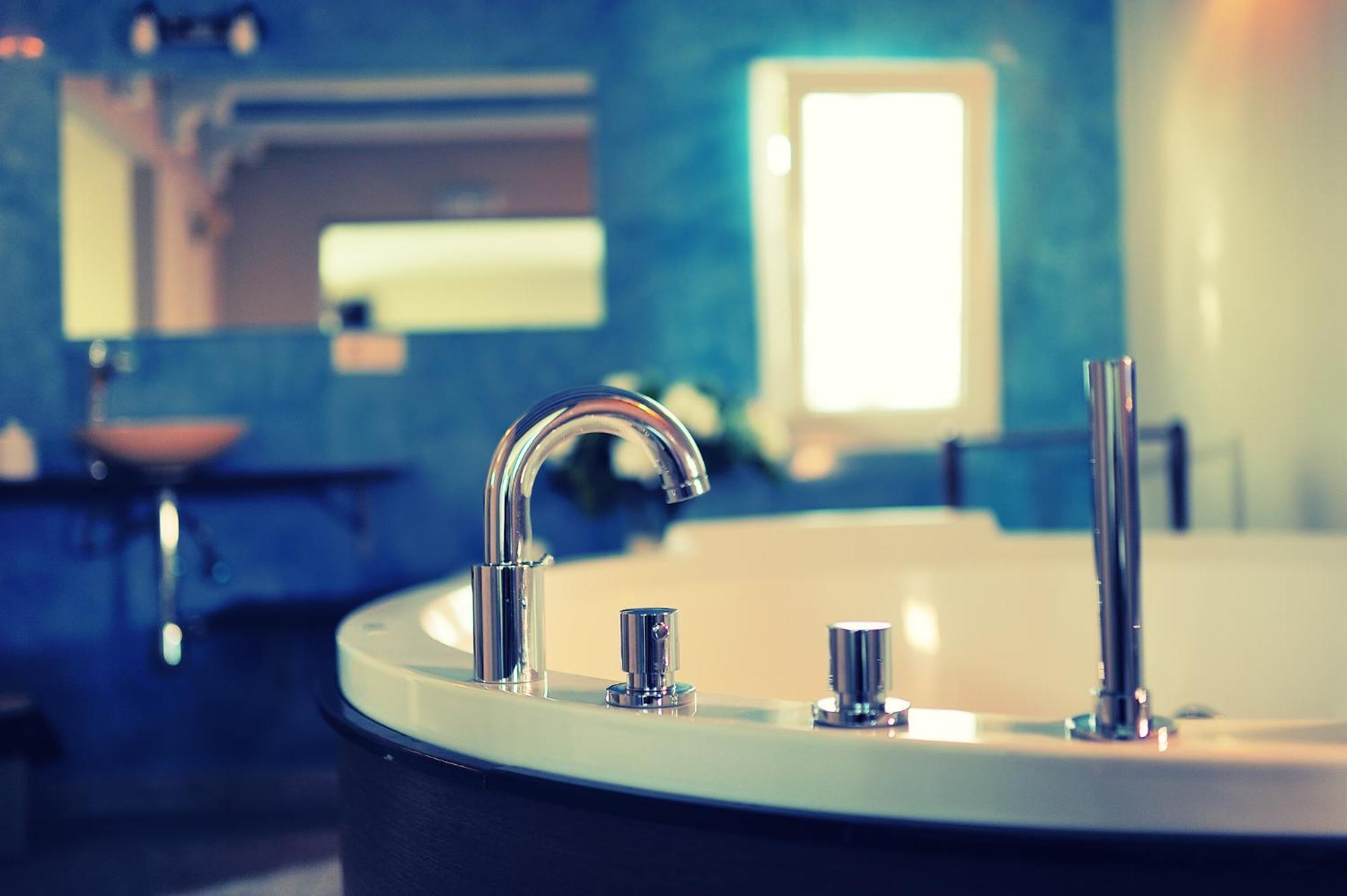 King Suite with Spa Bath photo 3