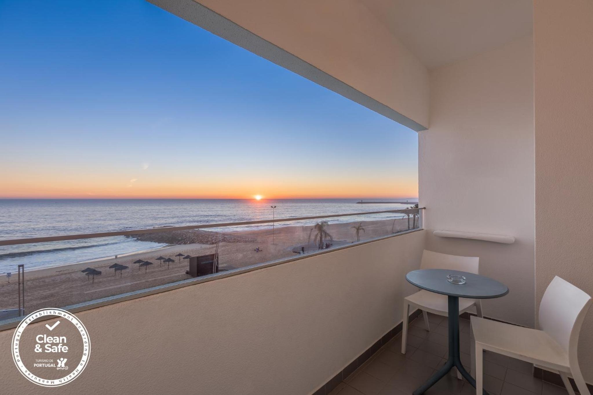 Double or Twin Room with Sea View photo 3