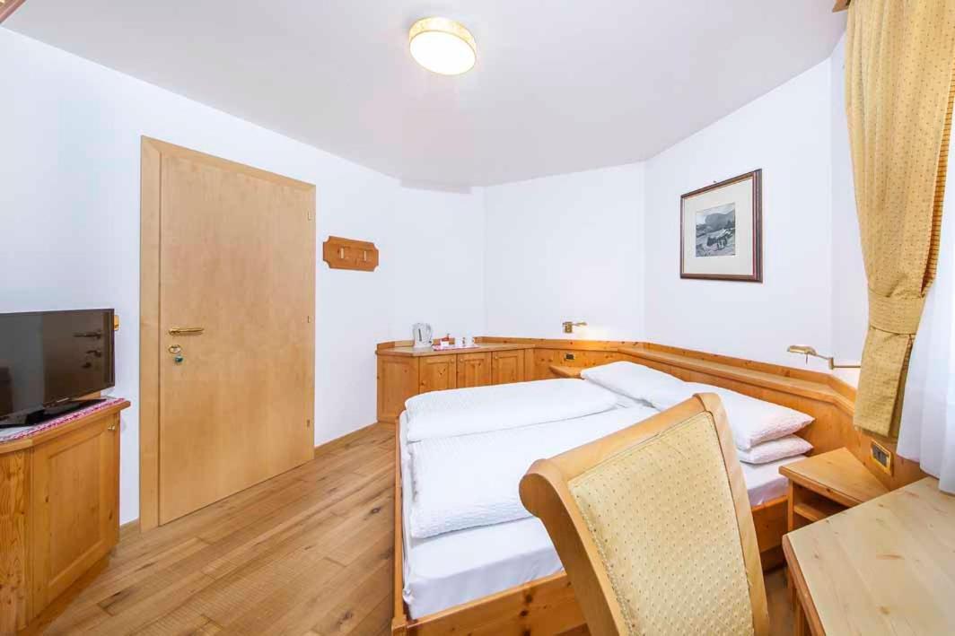 Small Double Room - Photo 2