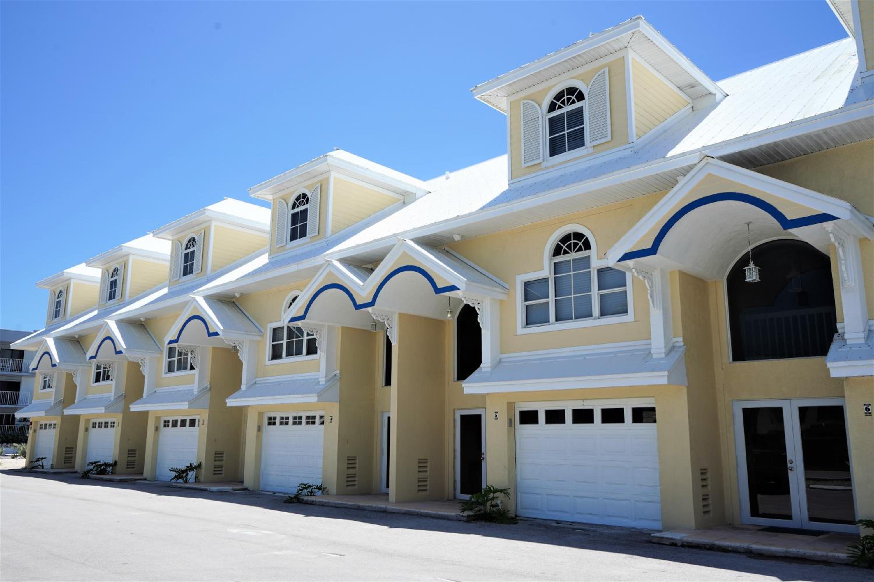 Oceanfront Three-Bedroom Villa - Photo 29