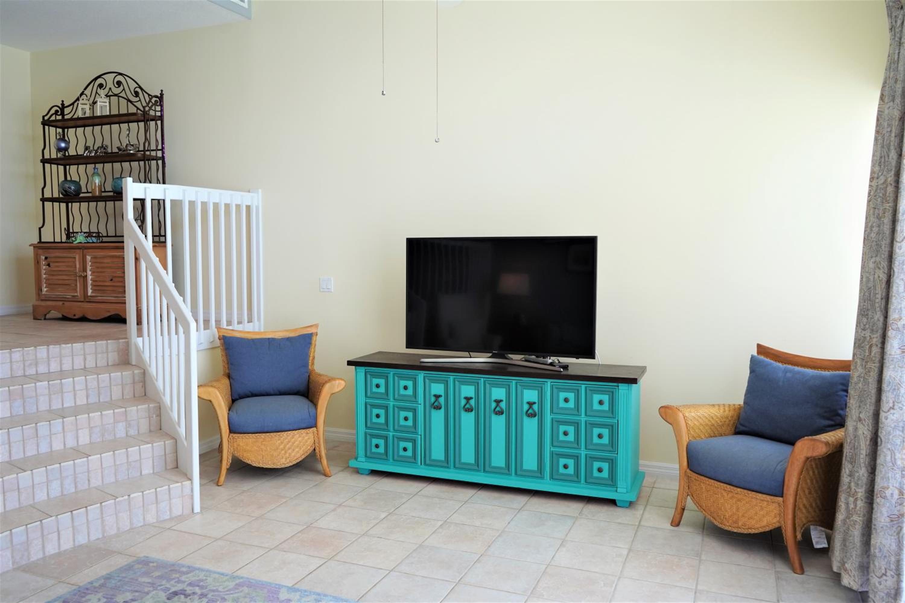 Oceanfront Three-Bedroom Villa - Photo 35