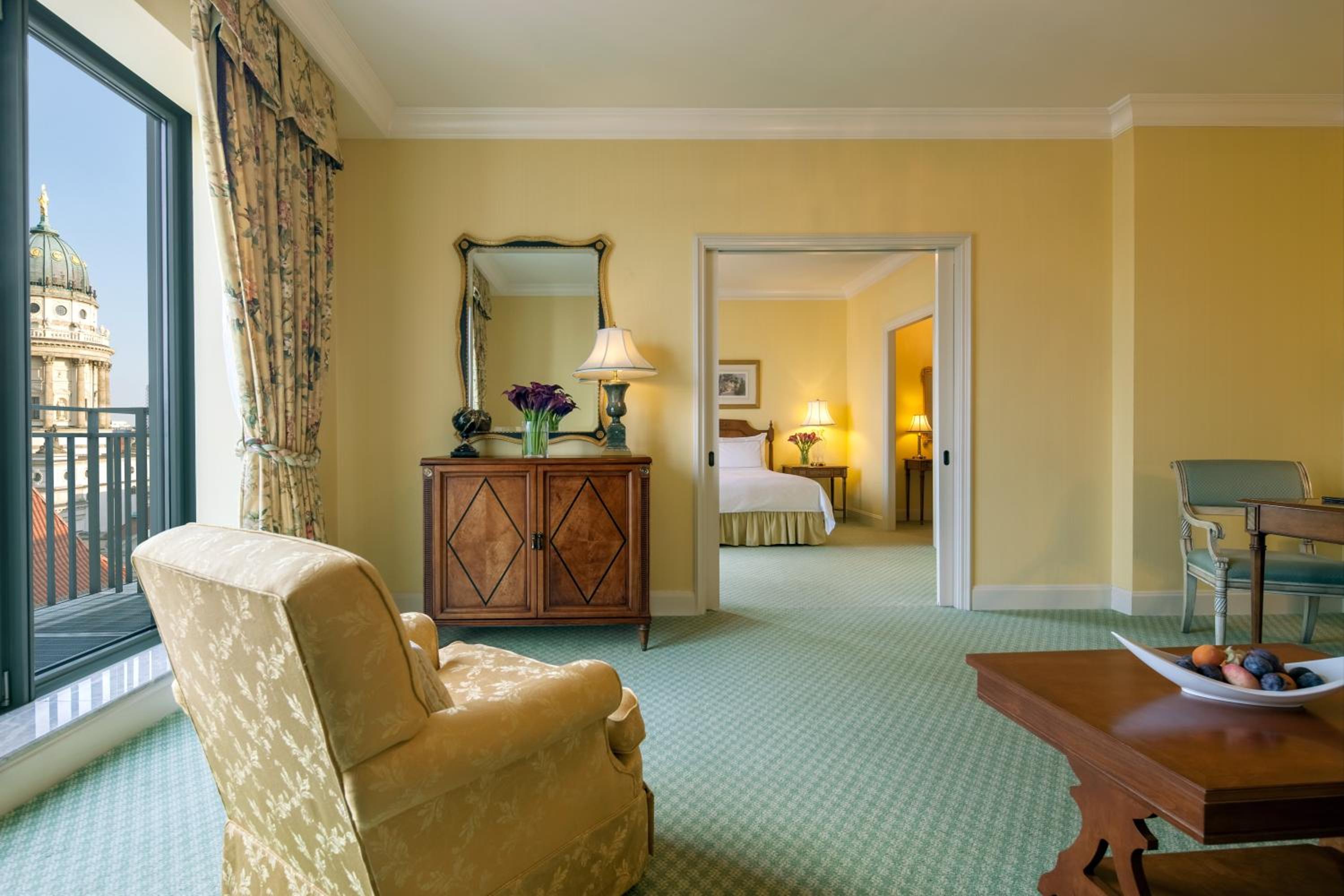 One-Bedroom Suite With Dining Area photo 1