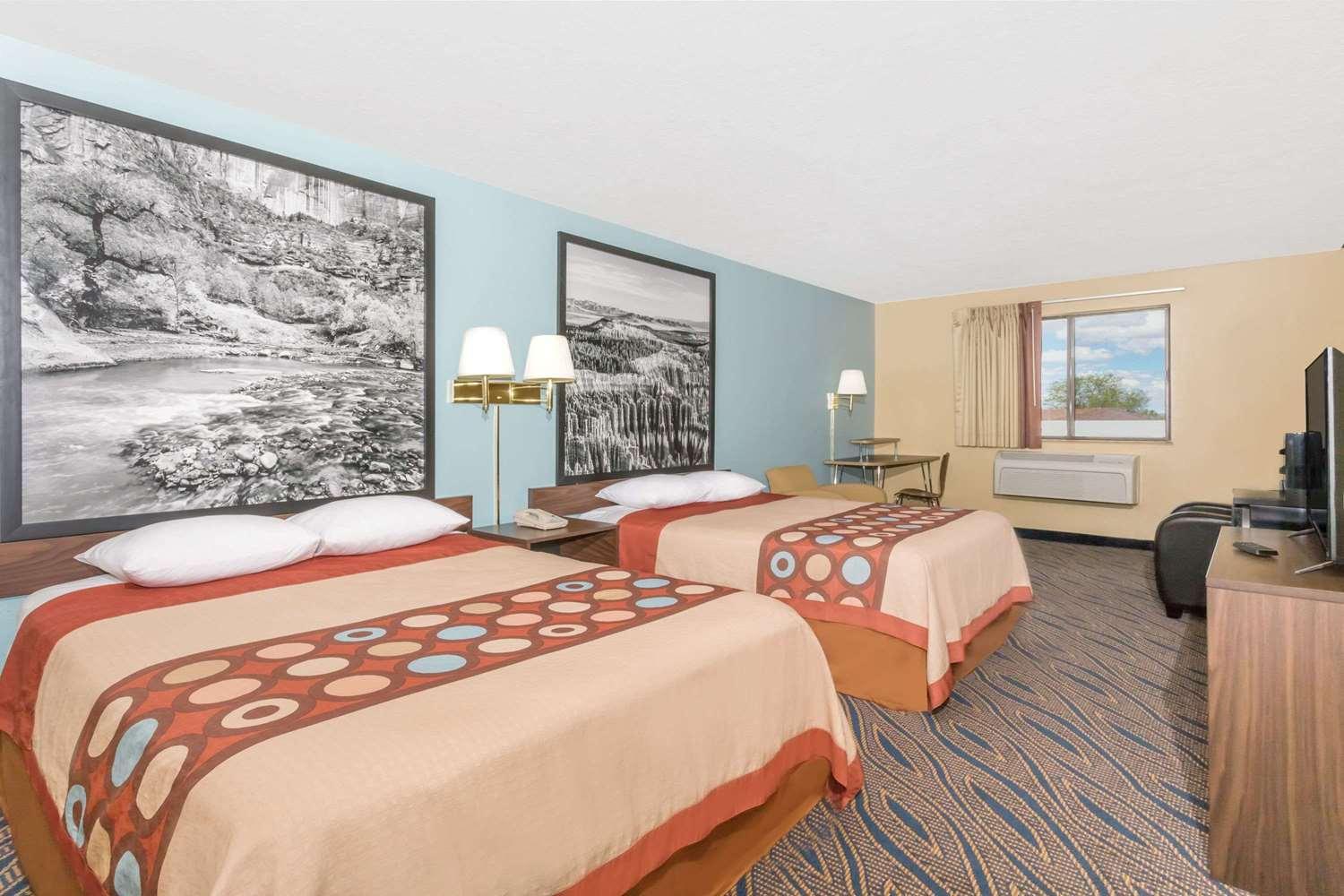 Deluxe Queen Room with Two Queen Beds - Non-Smoking - Photo 1