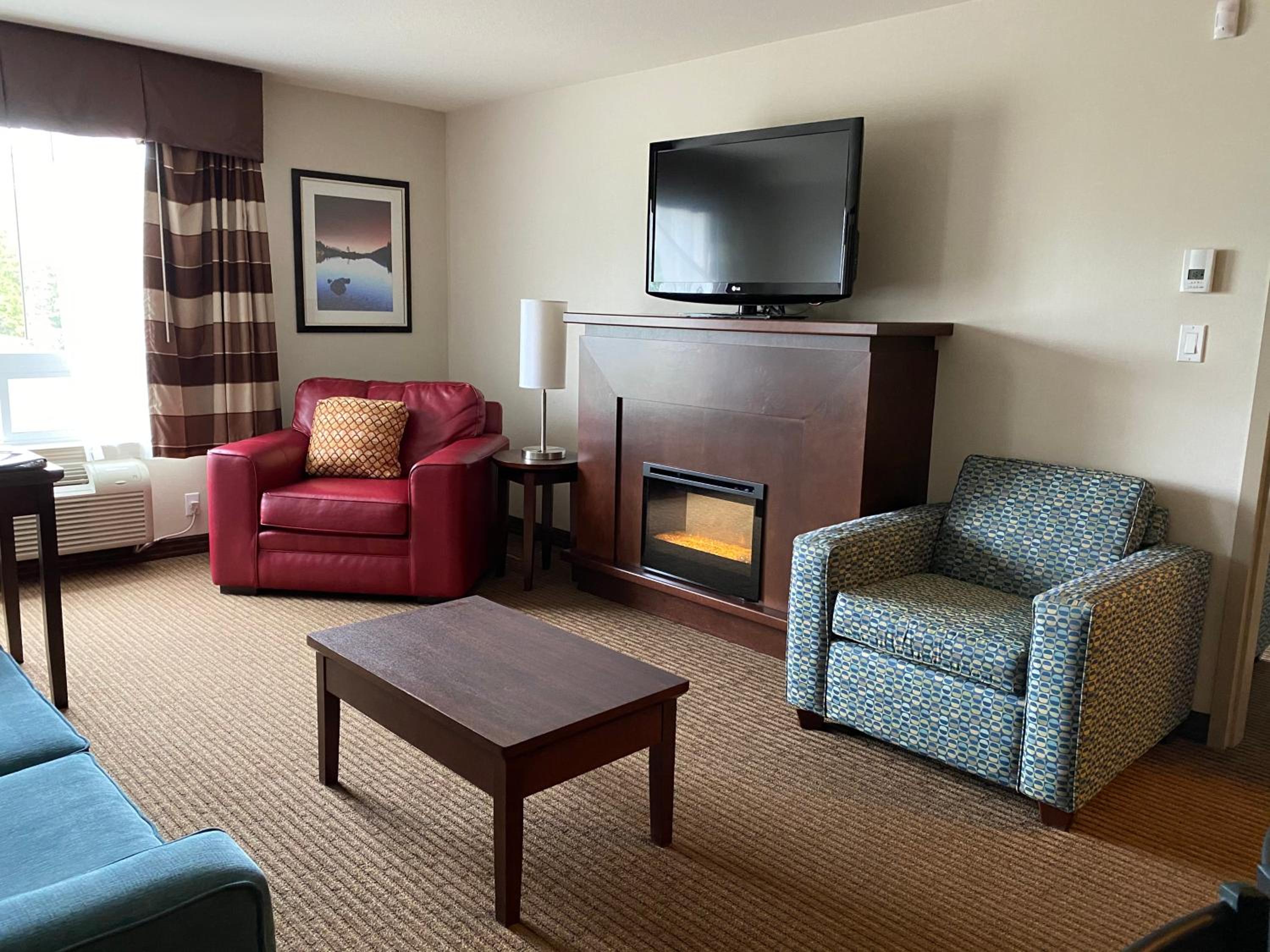 Deluxe King Room - Non-Smoking - Photo 8