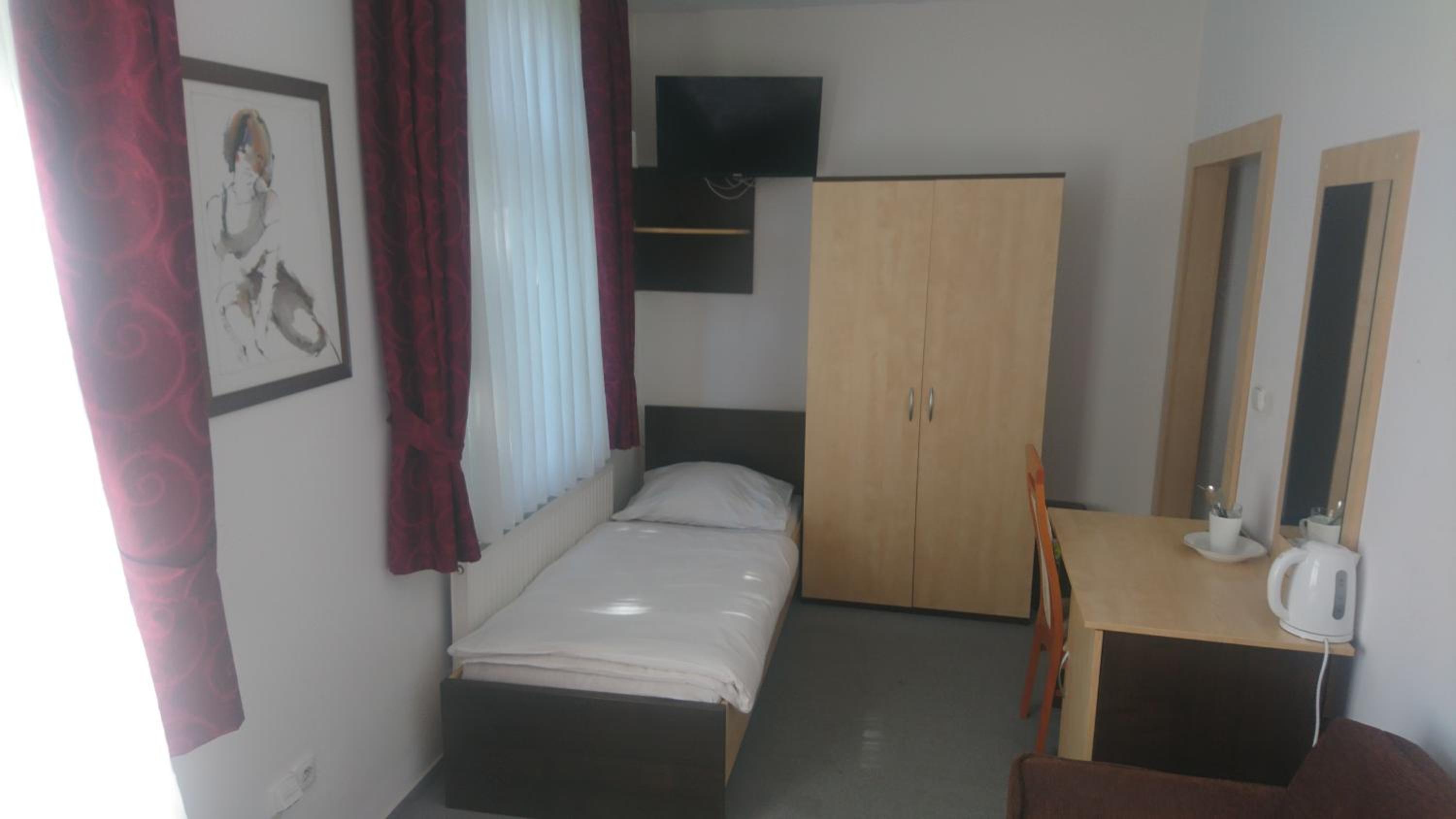 Triple Room - Photo 9