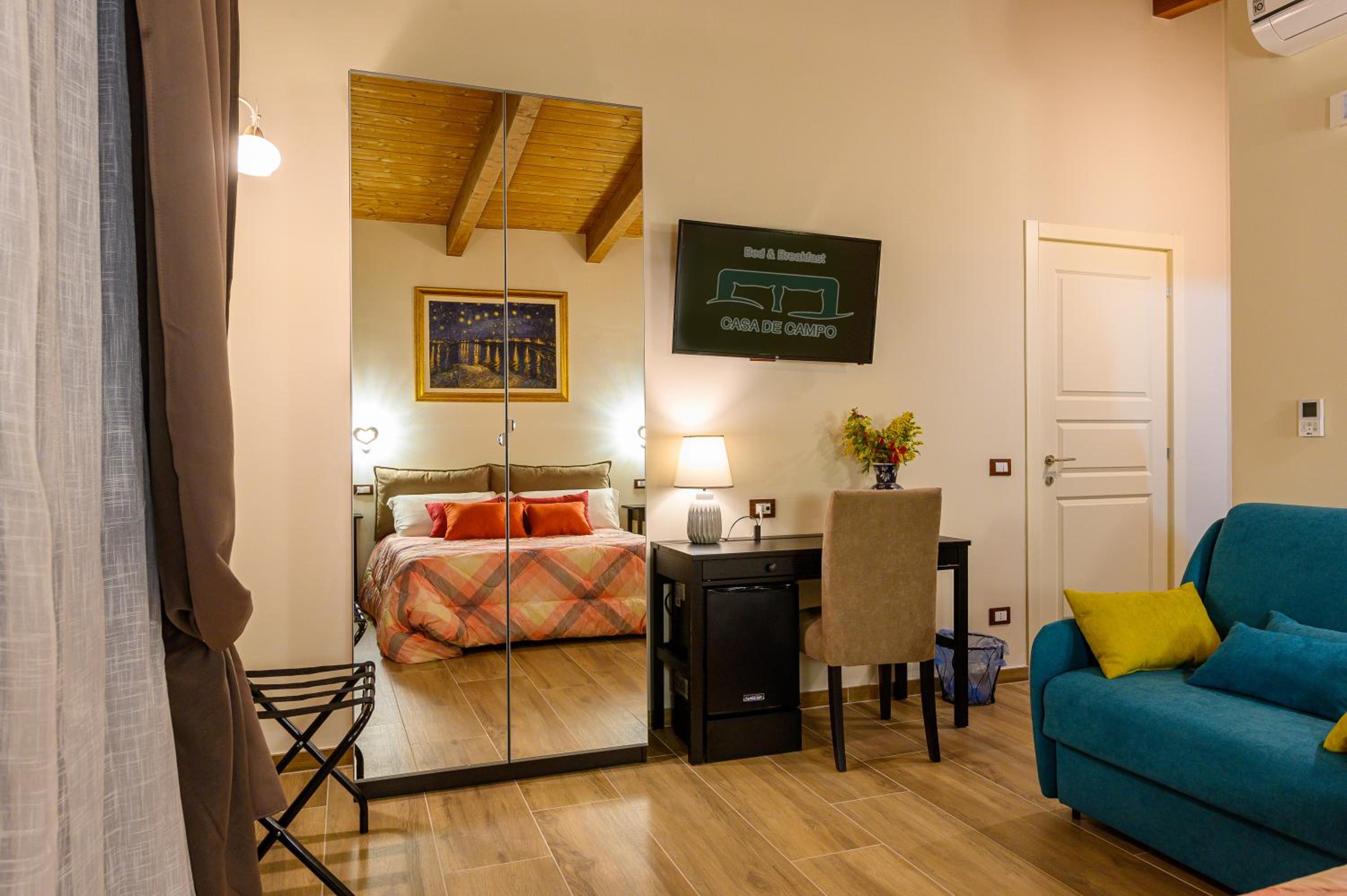 Deluxe Room - Photo 5