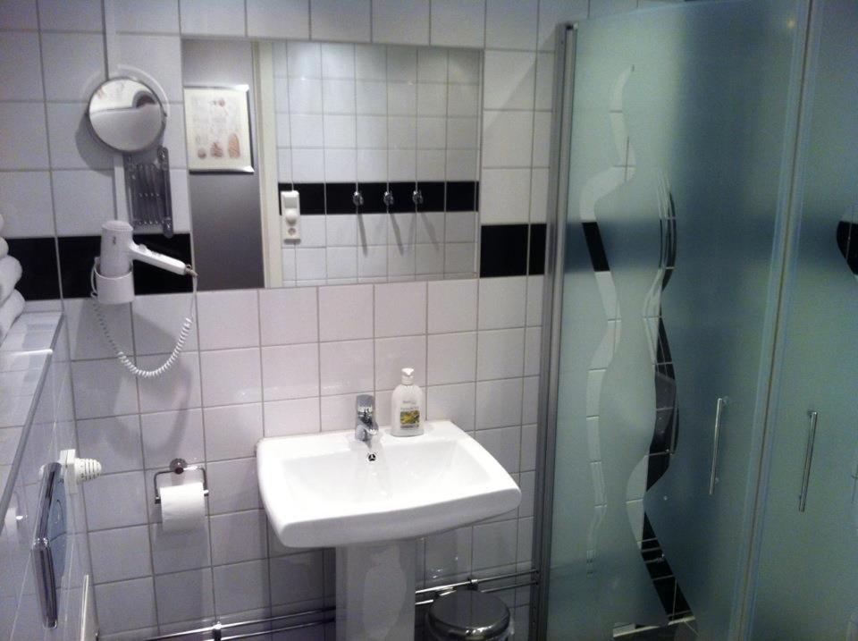 Deluxe Double Room - Photo 15