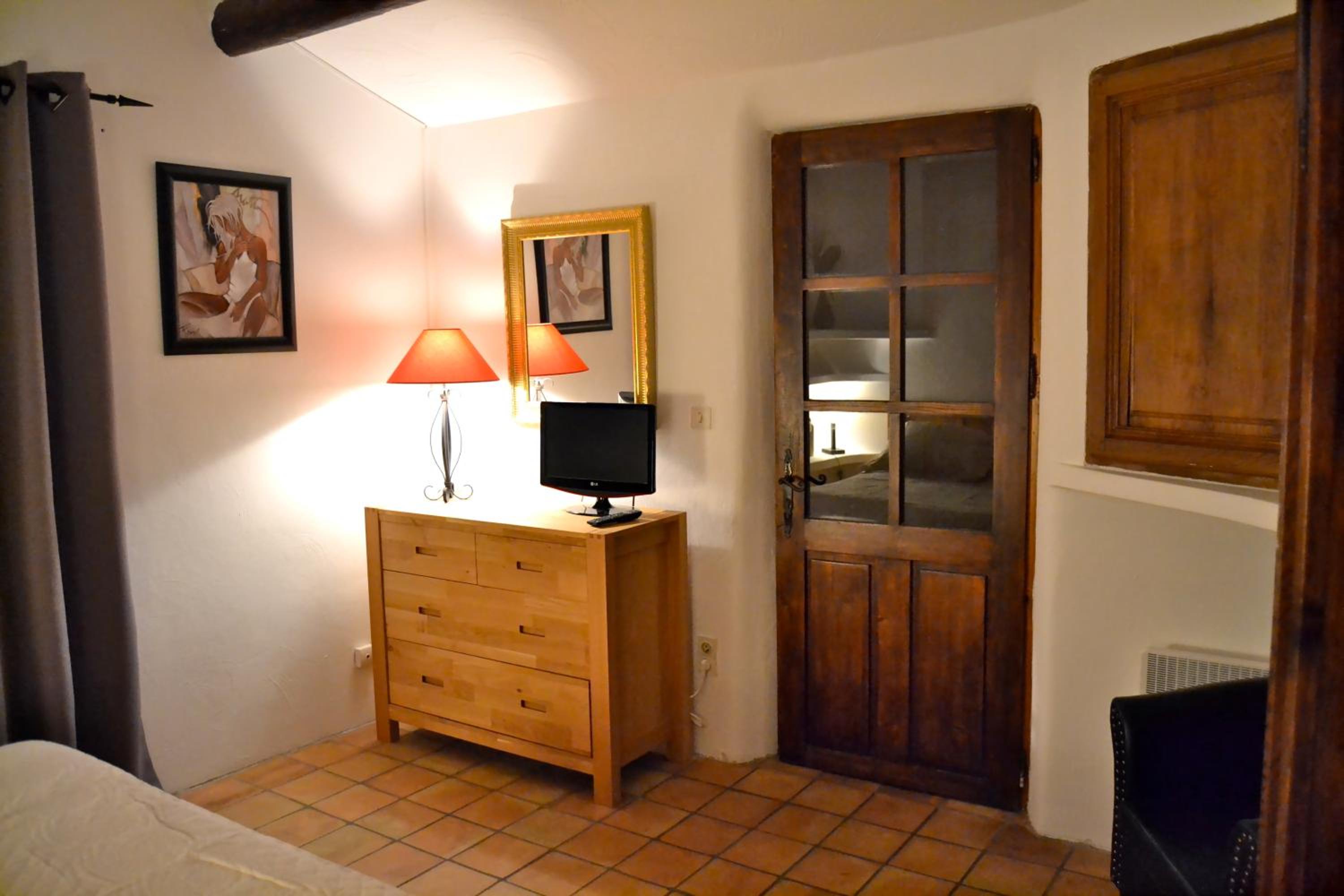 Suite (2 Adults) - Photo 2