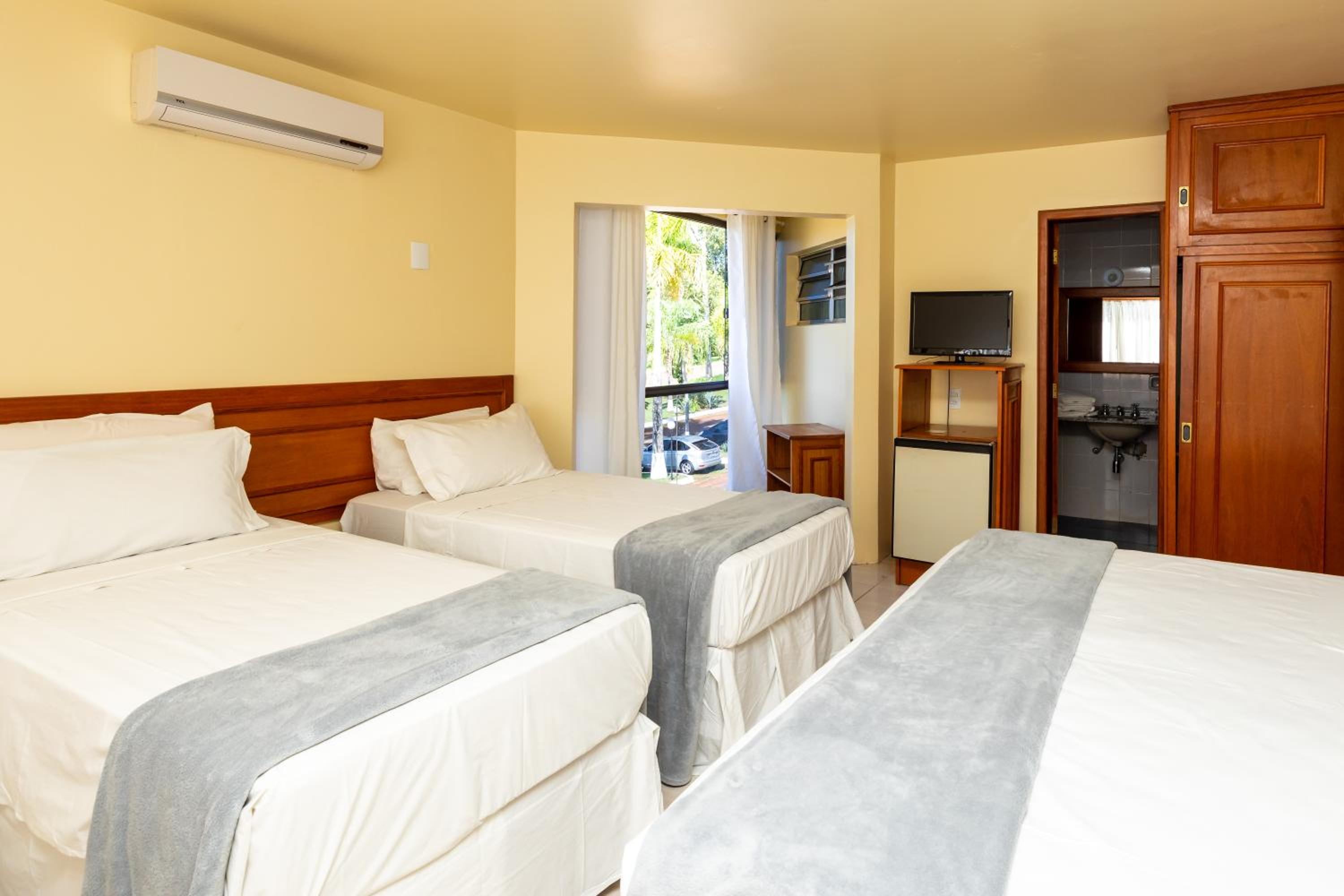 Deluxe Quadruple Room - Photo 4