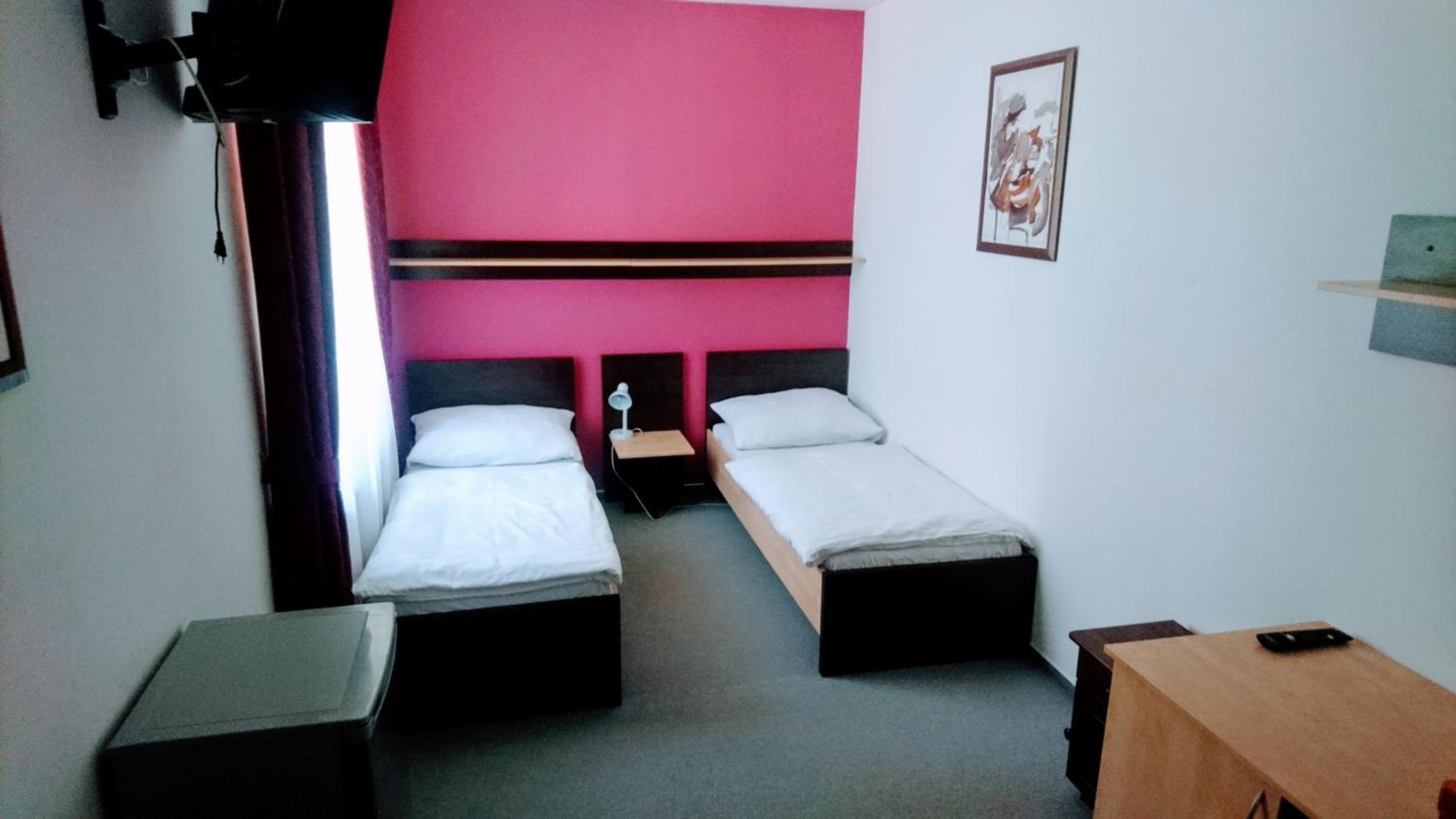 Twin Room - Photo 3