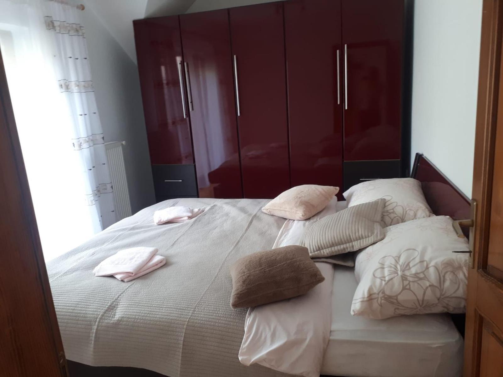 Apartment with Terrace - Photo 10